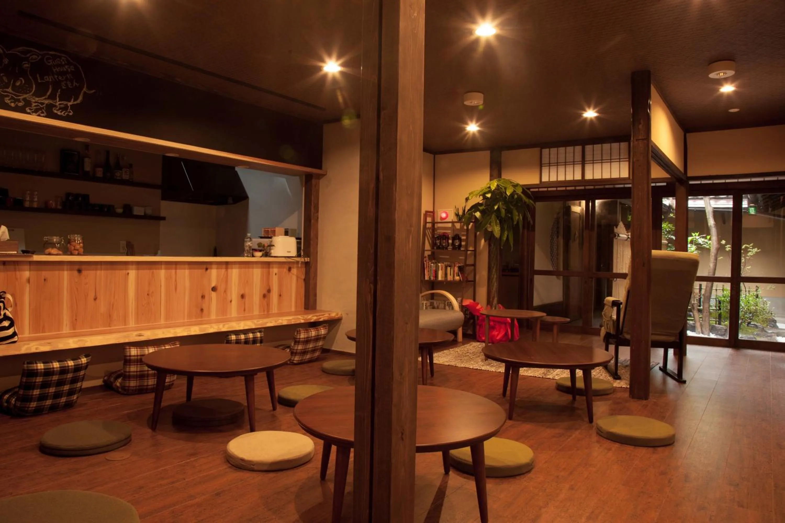 Communal lounge/ TV room in Hotel Lantern Gion