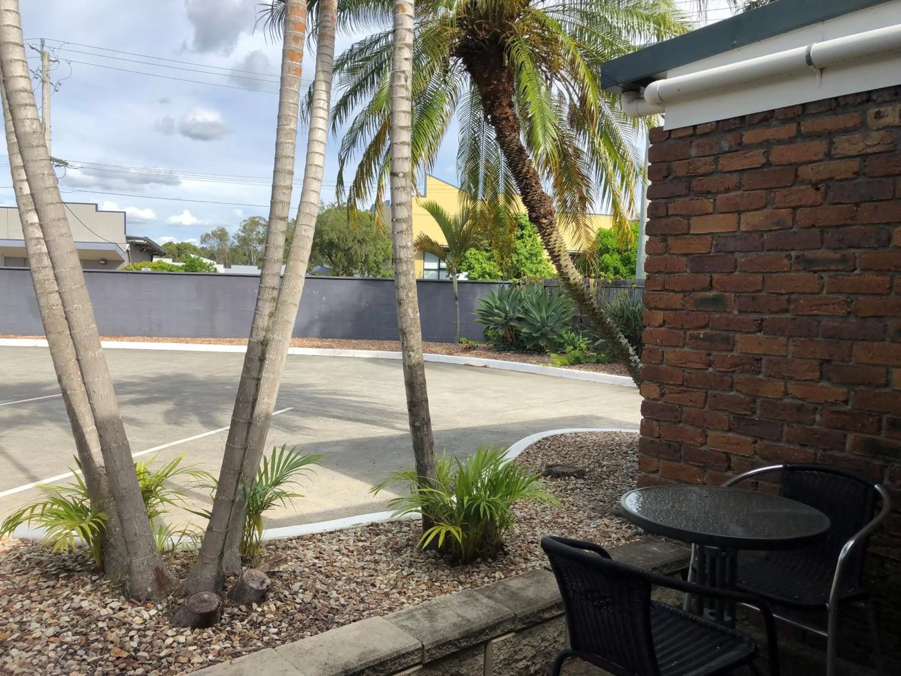 Inner courtyard view in Logan City Motor Inn