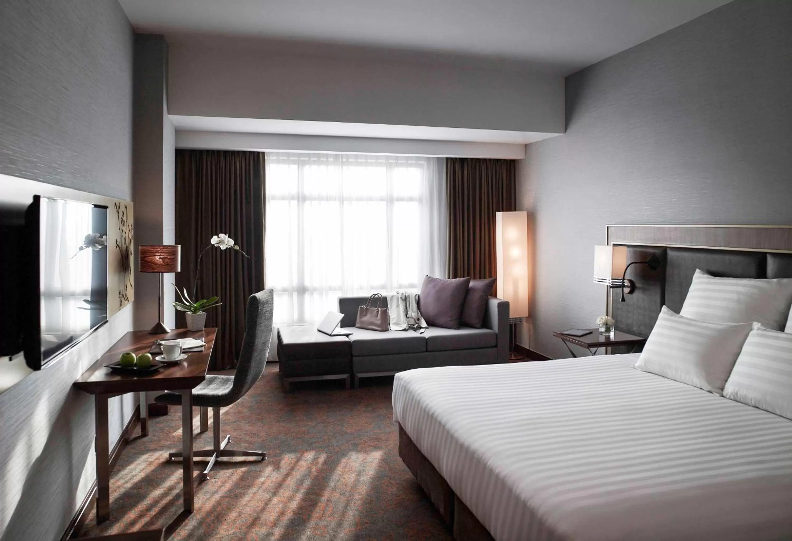 Photo of the whole room, Bed in Pullman Hanoi