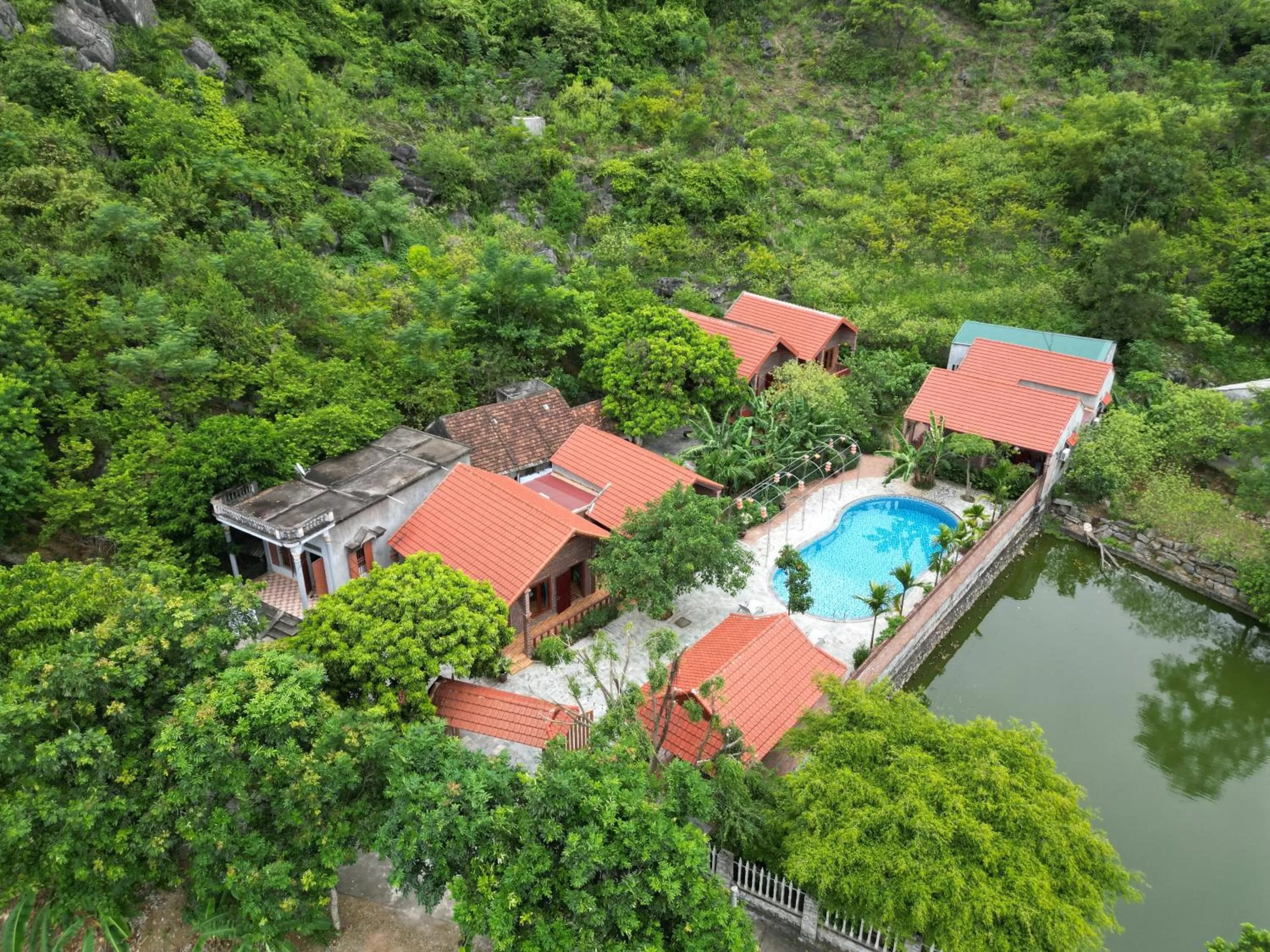 Property building in Phạm Gia Homestay Ecogarden