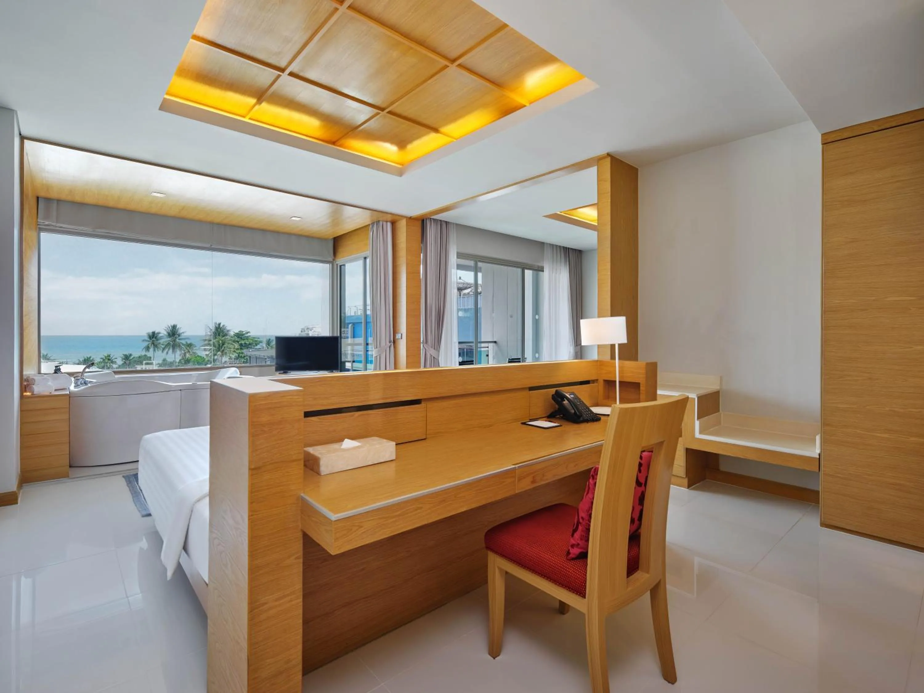 Hot Tub in The Kee Resort & Spa