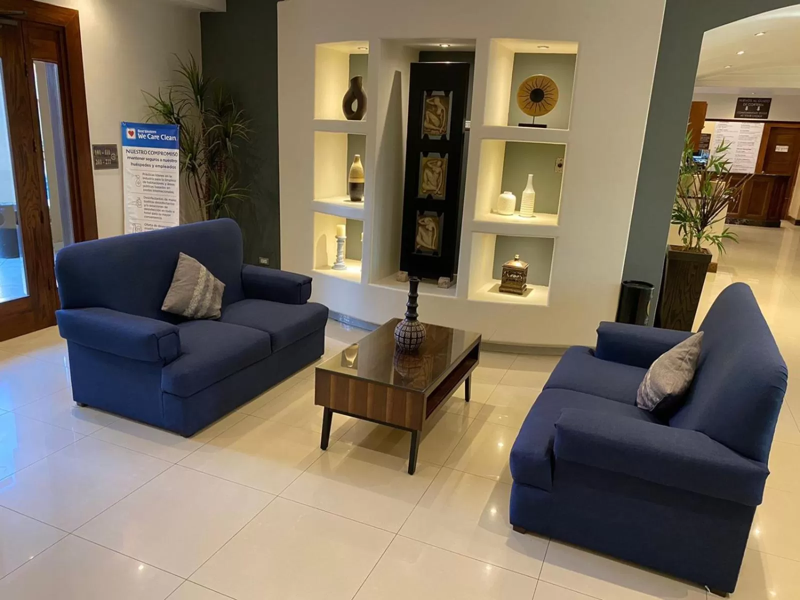 Lobby or reception in Best Western Plus Chihuahua Aeropuerto