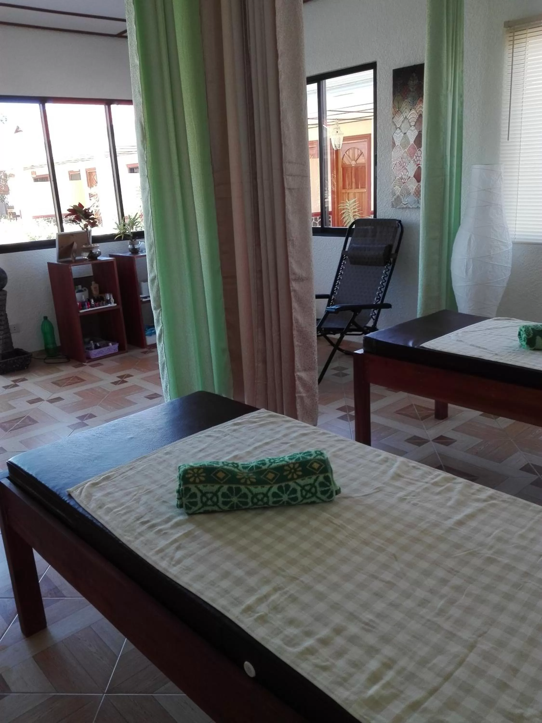 Massage, Bed in Jugalis Hotel and Restaurant