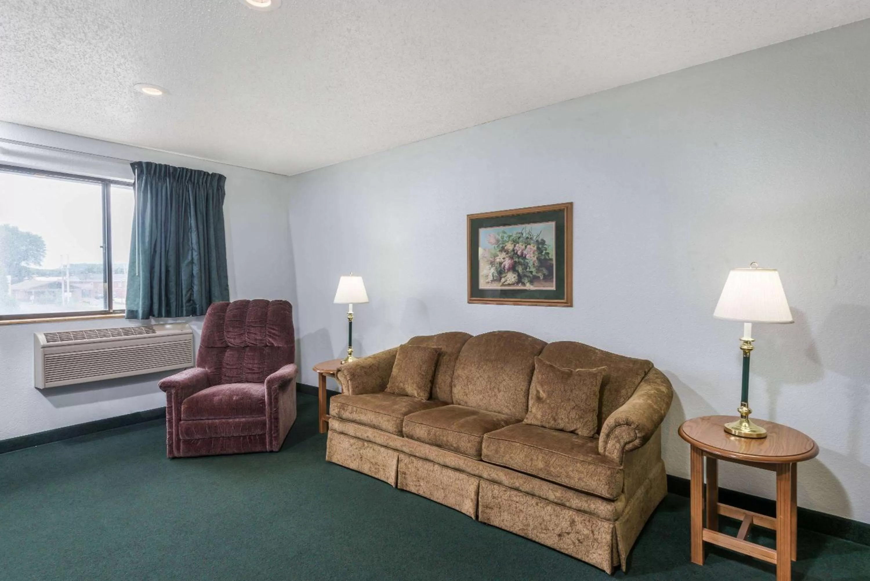 Bed in Super 8 by Wyndham New Stanton