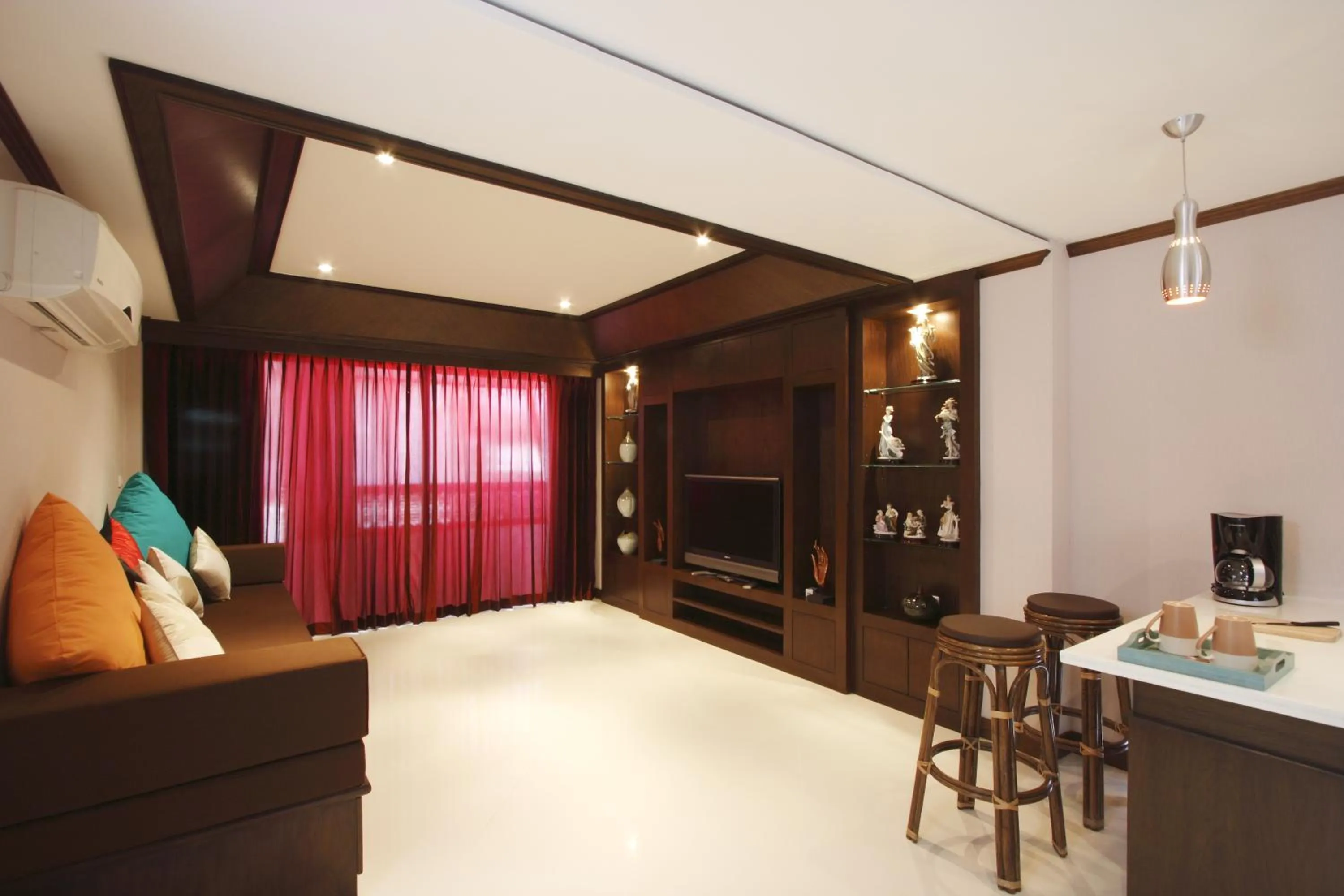 Living room in Rayaburi Hotel, Patong