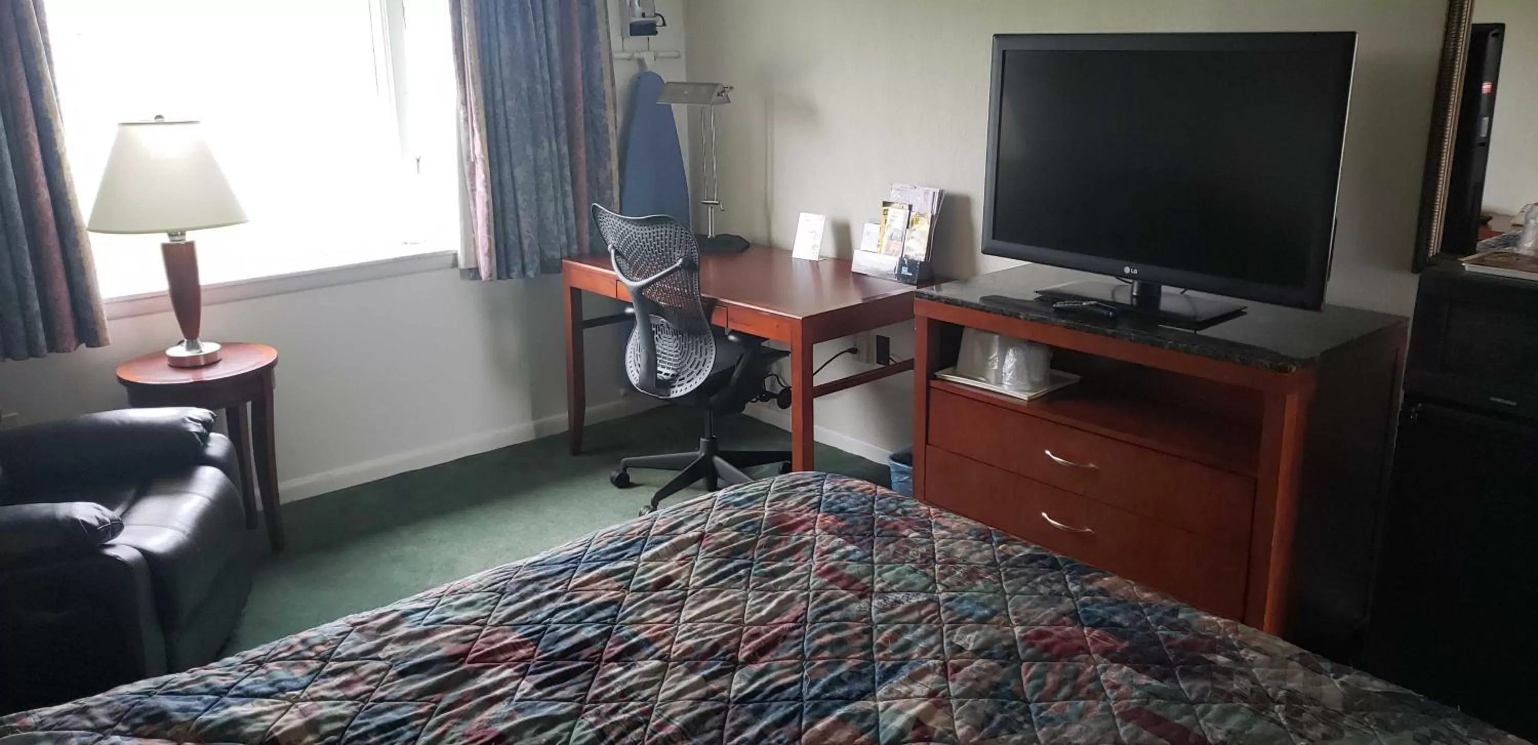 TV/Entertainment Center in Huntingdon Motor Inn