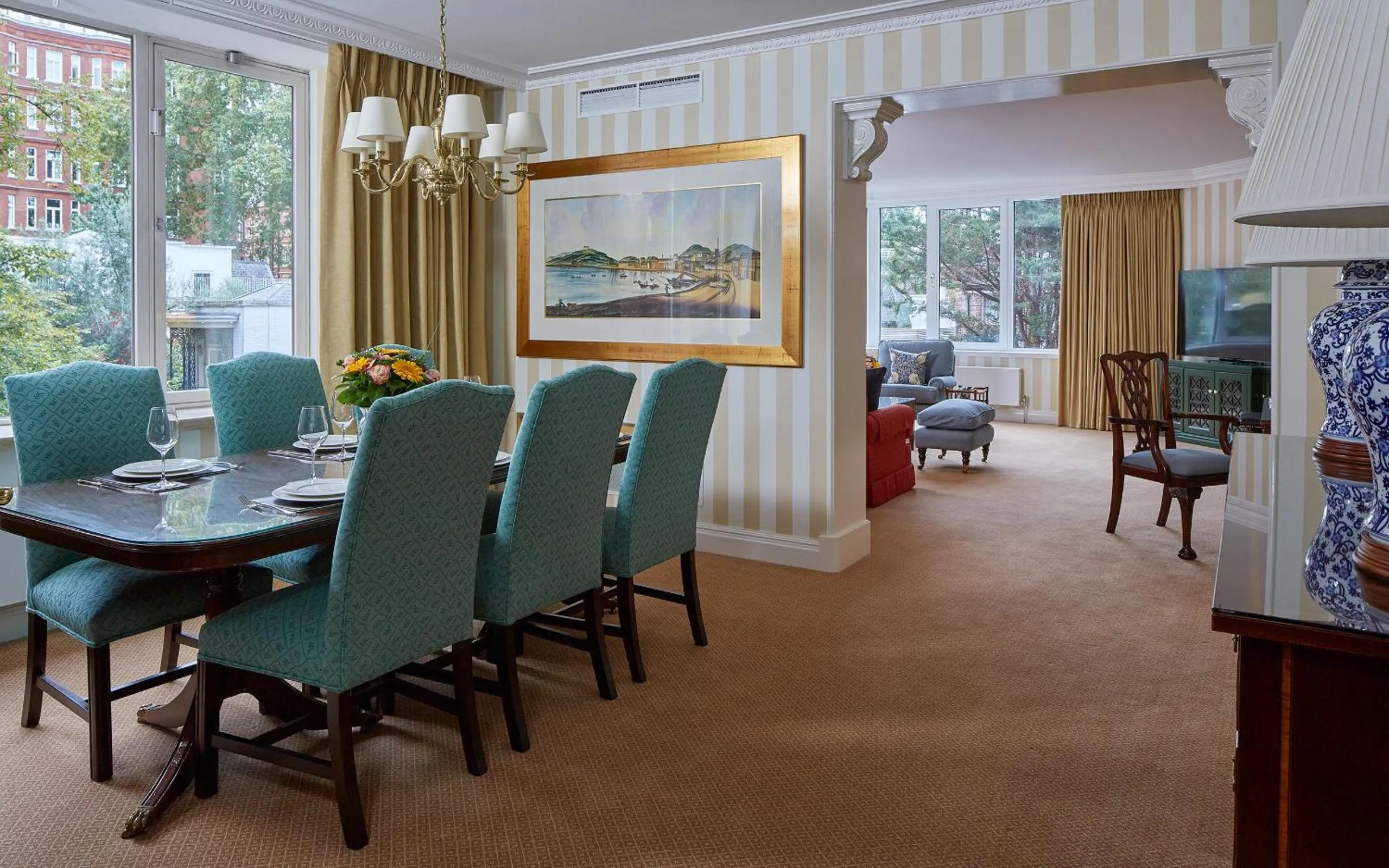 Living room in Cheval Thorney Court at Hyde Park