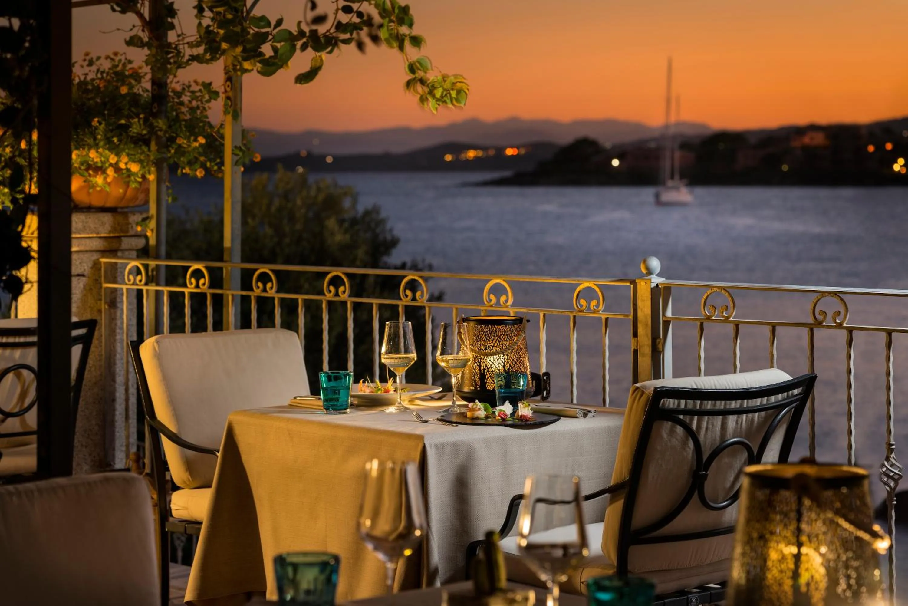 Restaurant/places to eat in Gabbiano Azzurro Hotel & Suites