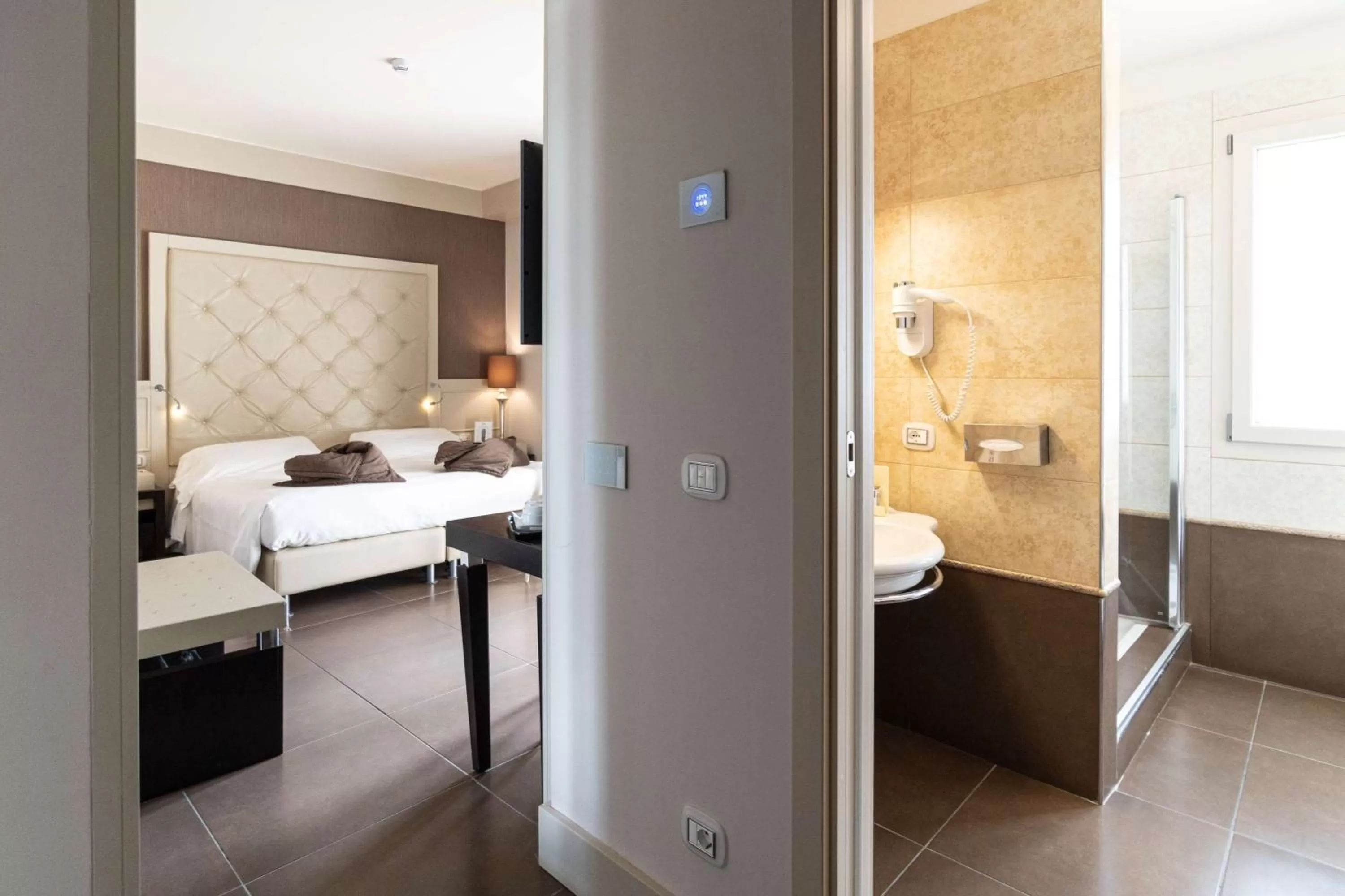 Photo of the whole room, Bed in Best Western Plus Hotel Perla Del Porto