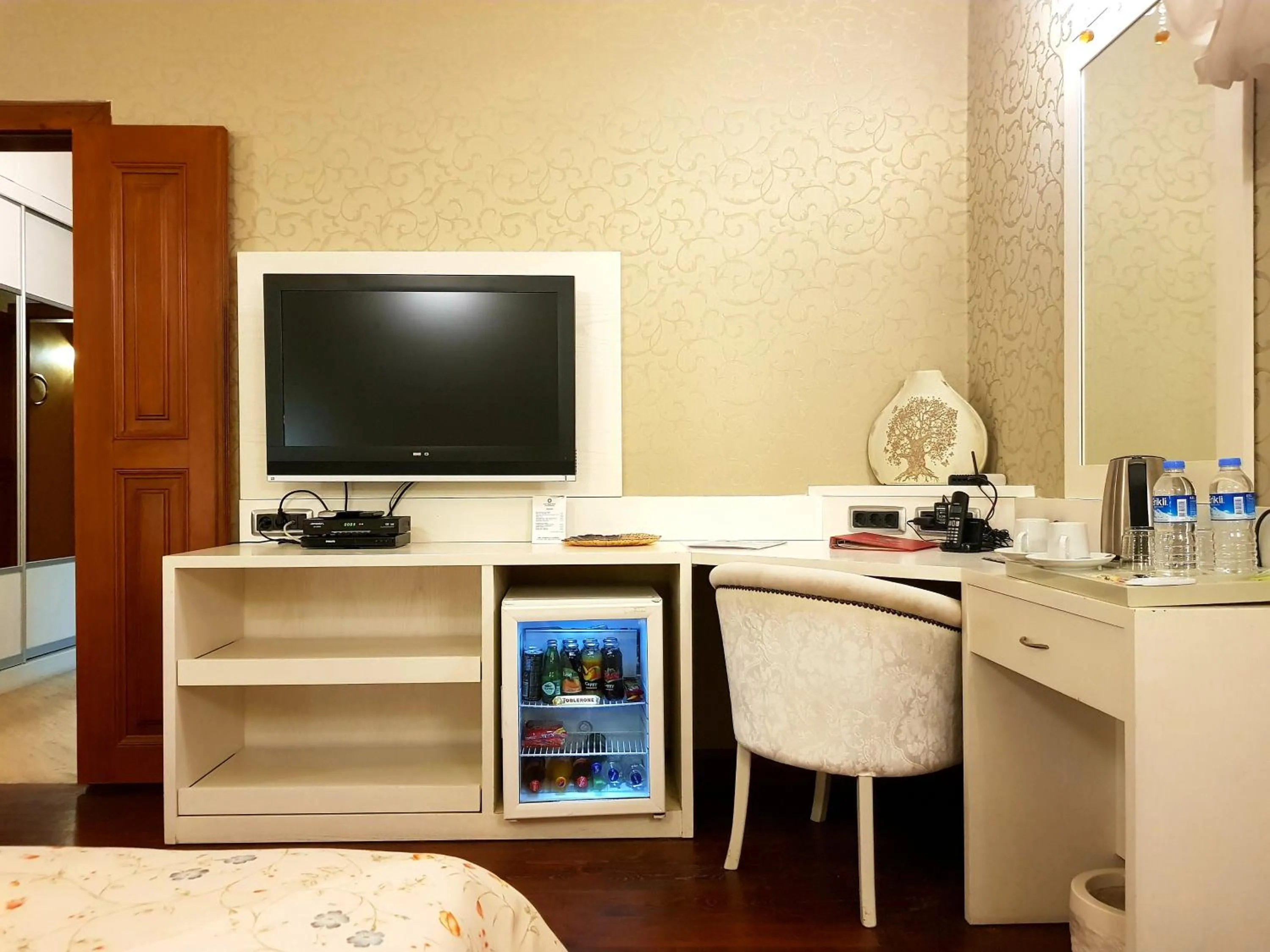 Seating area, Bed in Eski Masal Hotel - Special Class