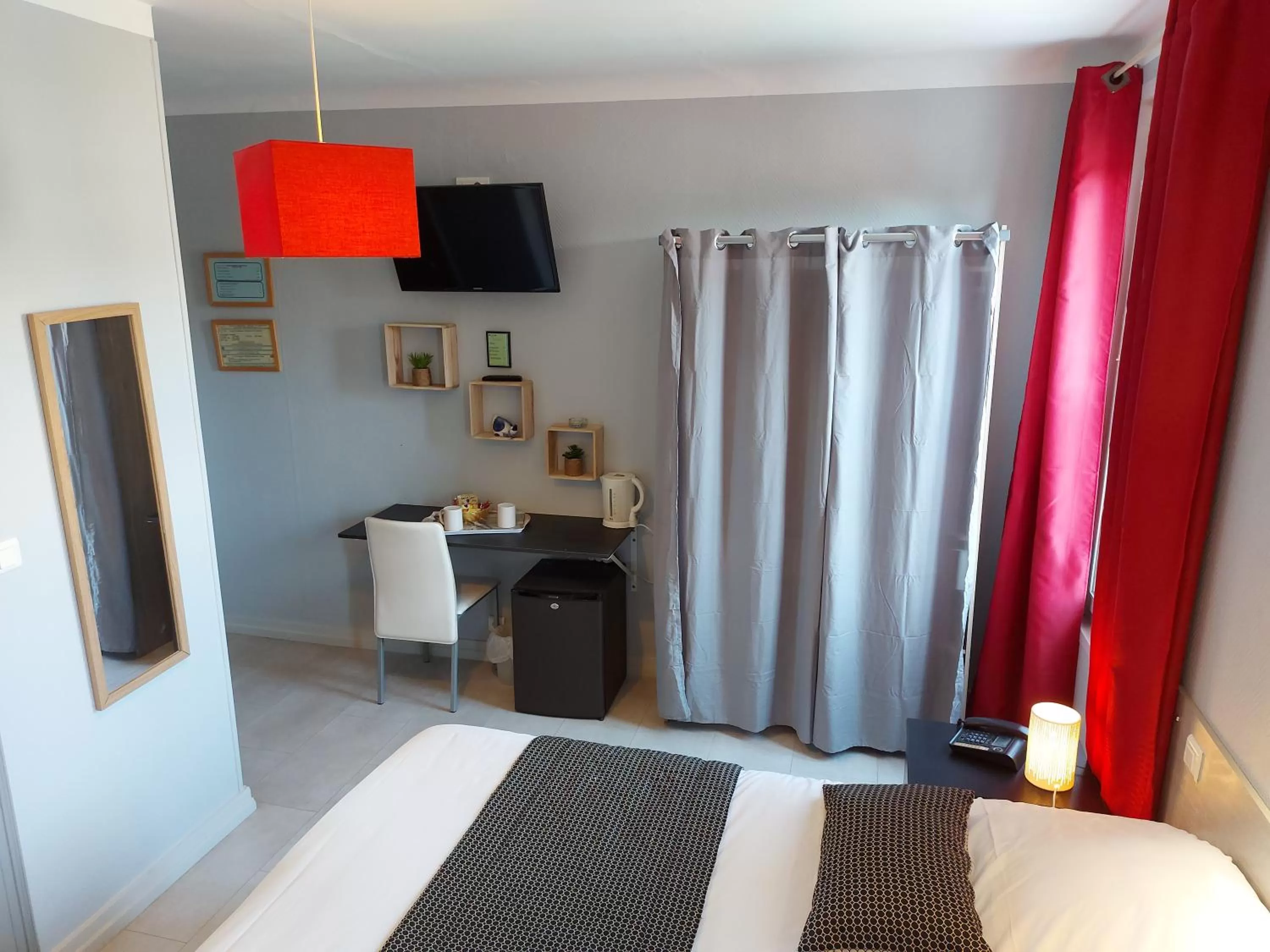 Bed in Hotel De La Paix