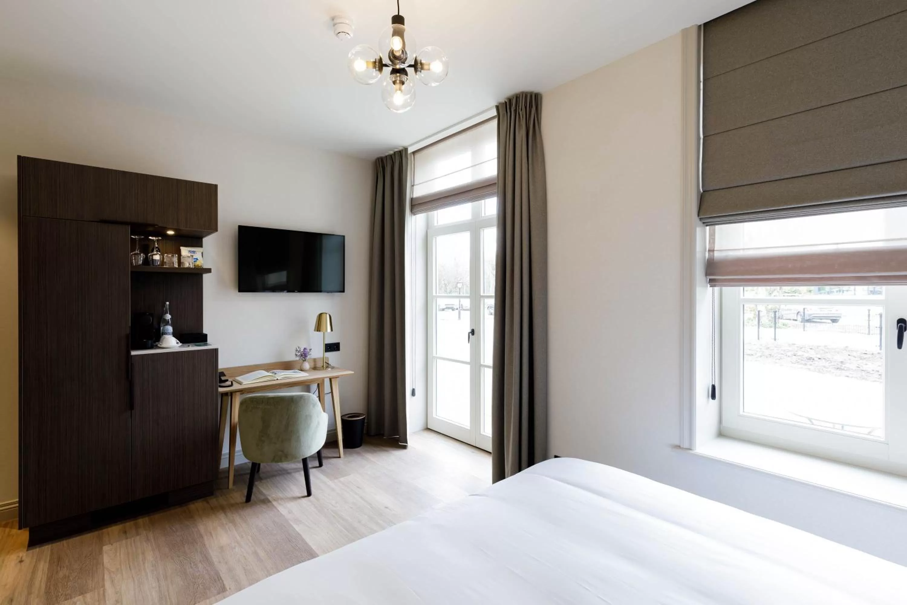 TV and multimedia, Bed in Hotel Flora Batava