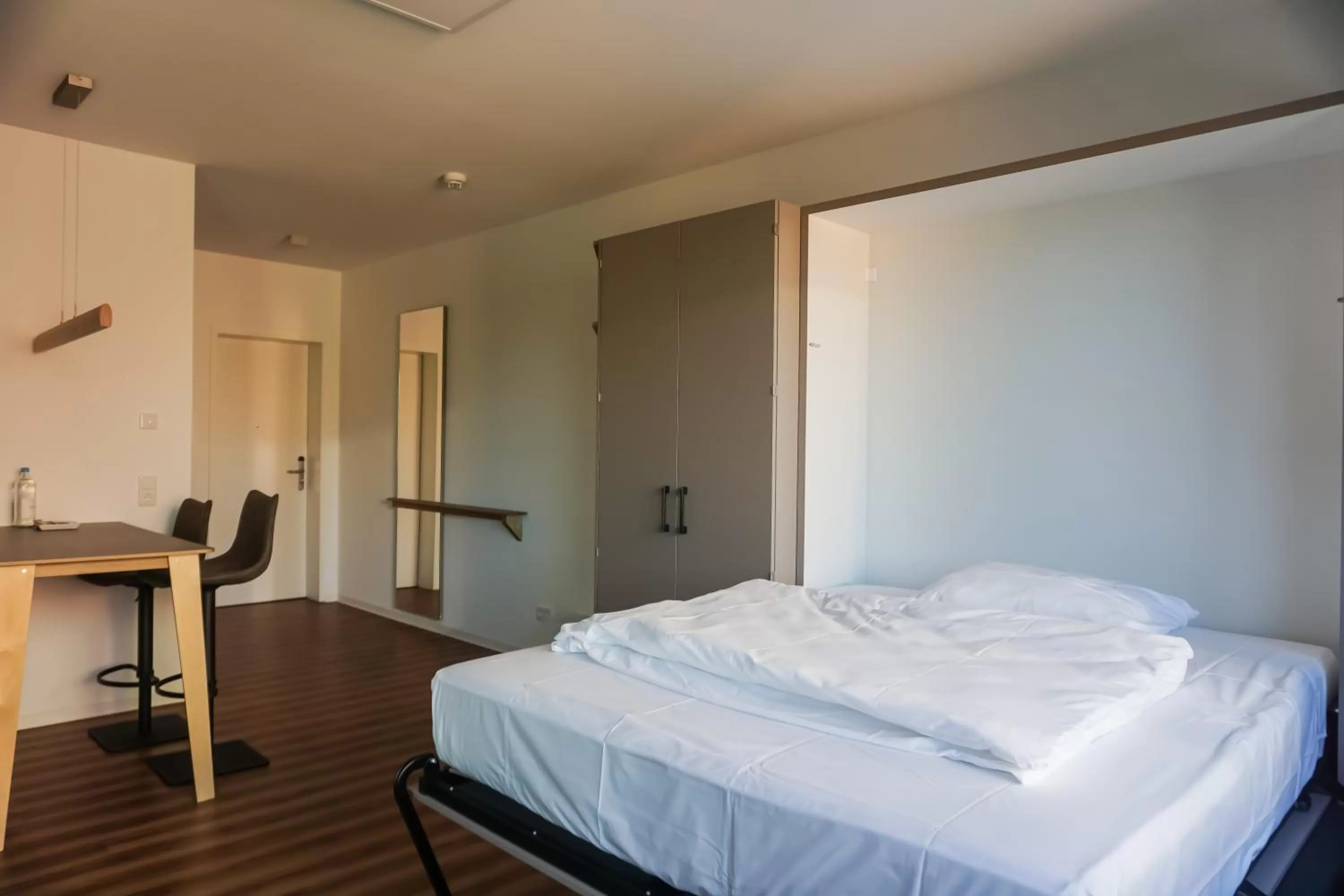 Photo of the whole room, Bed in nicetostay