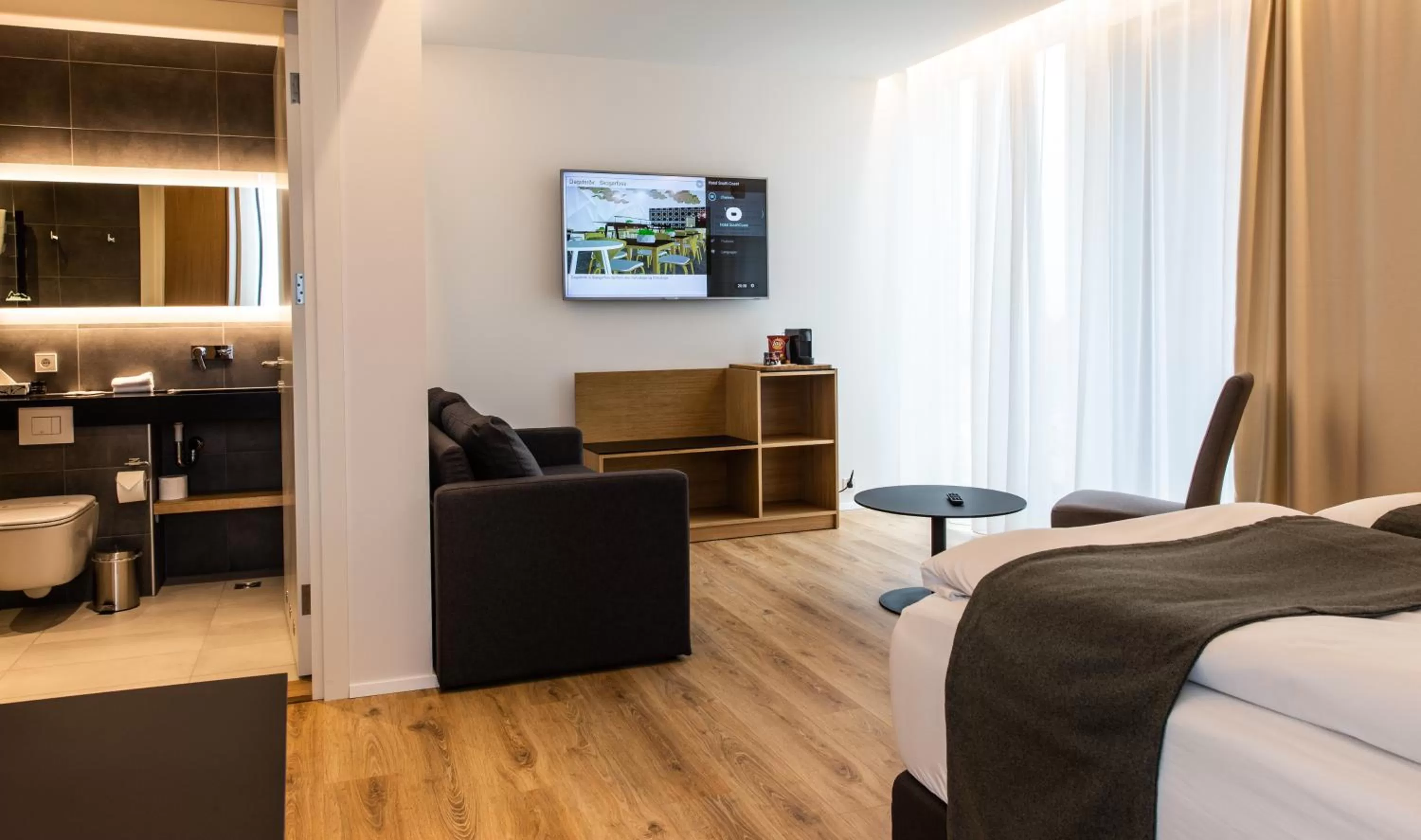 Photo of the whole room, Bed in Hotel South Coast