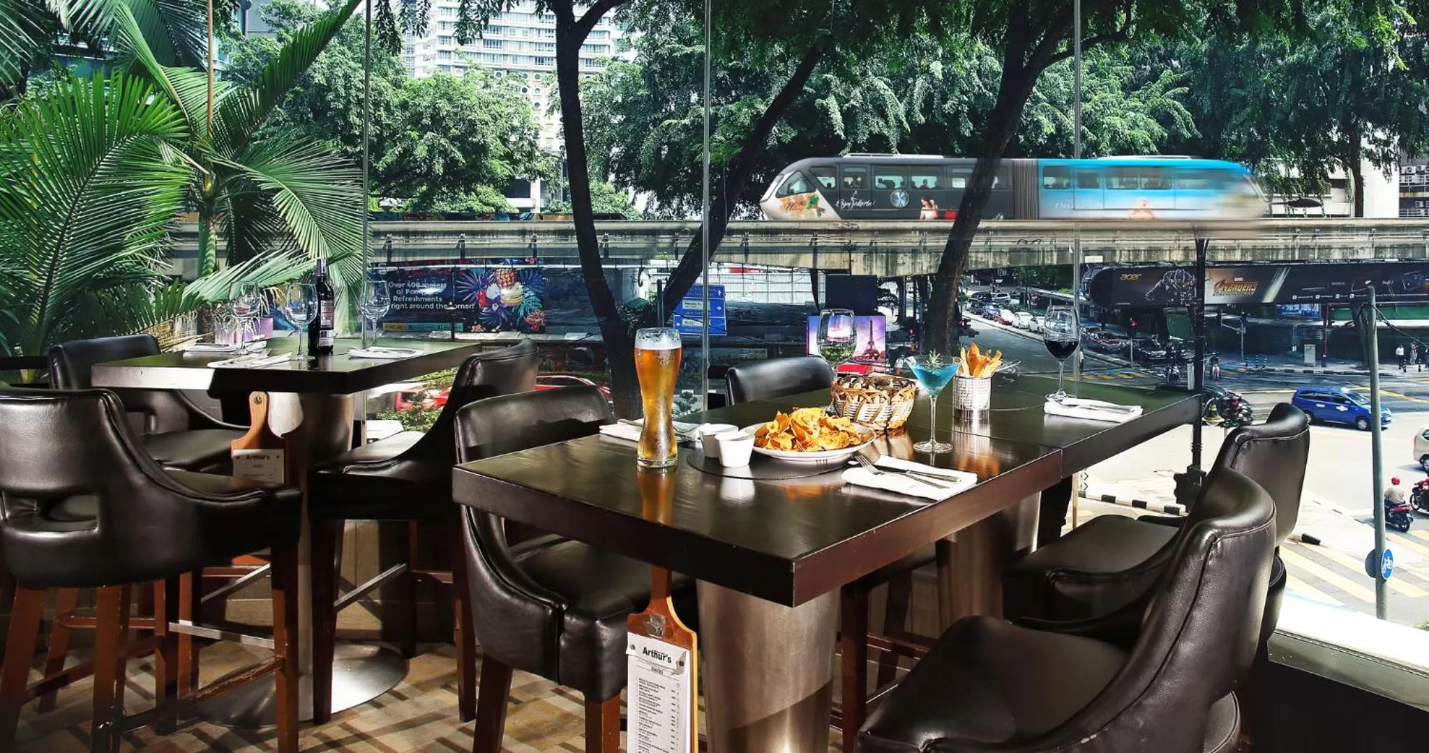 Lounge or bar in Shangri-La Kuala Lumpur