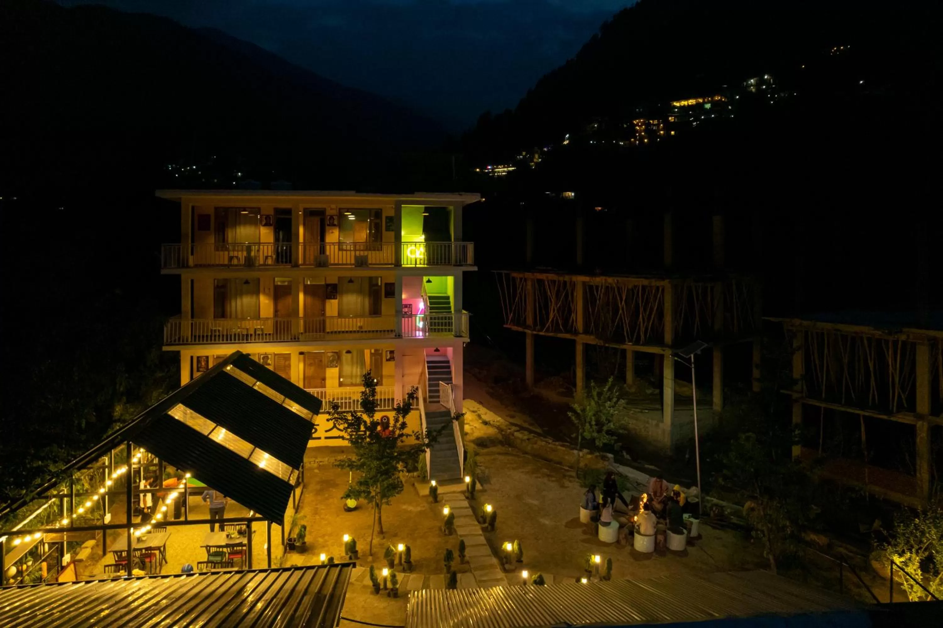 Whoopers Hostel Manali