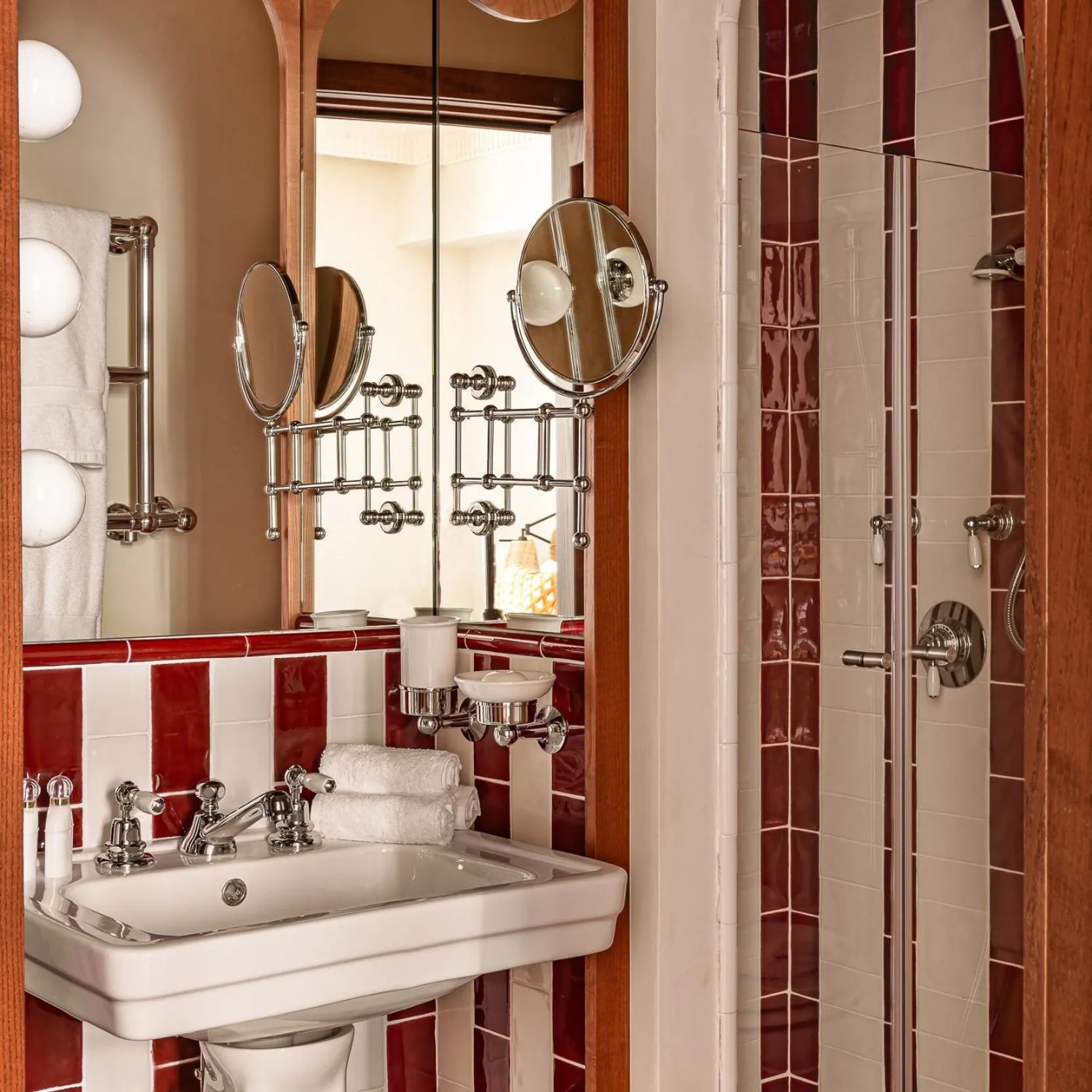 Bathroom in Château des Fleurs Hôtel & Spa Paris