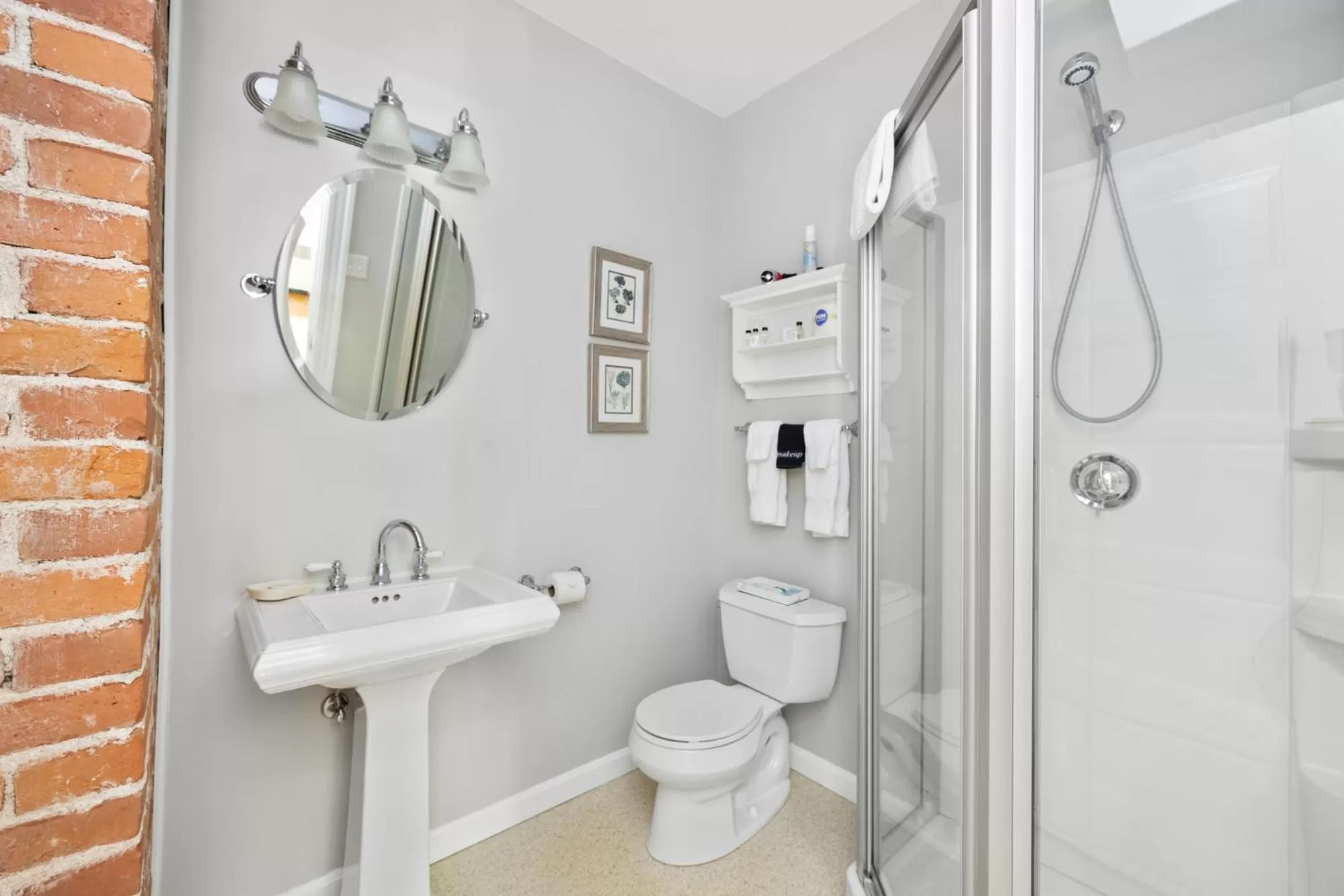 Shower, Bathroom in Noble House Inn