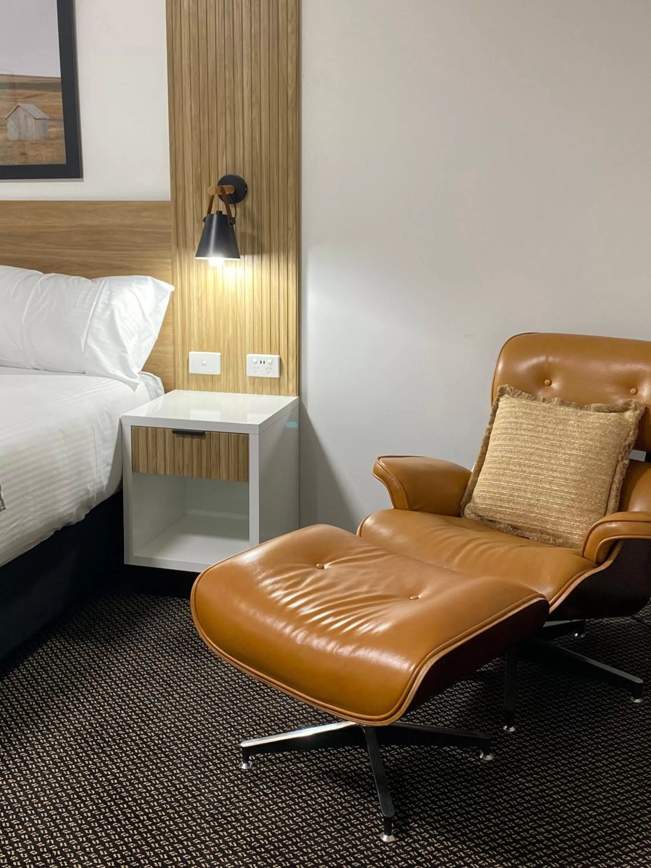 Bed in Cattlemans Country Motor Inn & Serviced Apartments