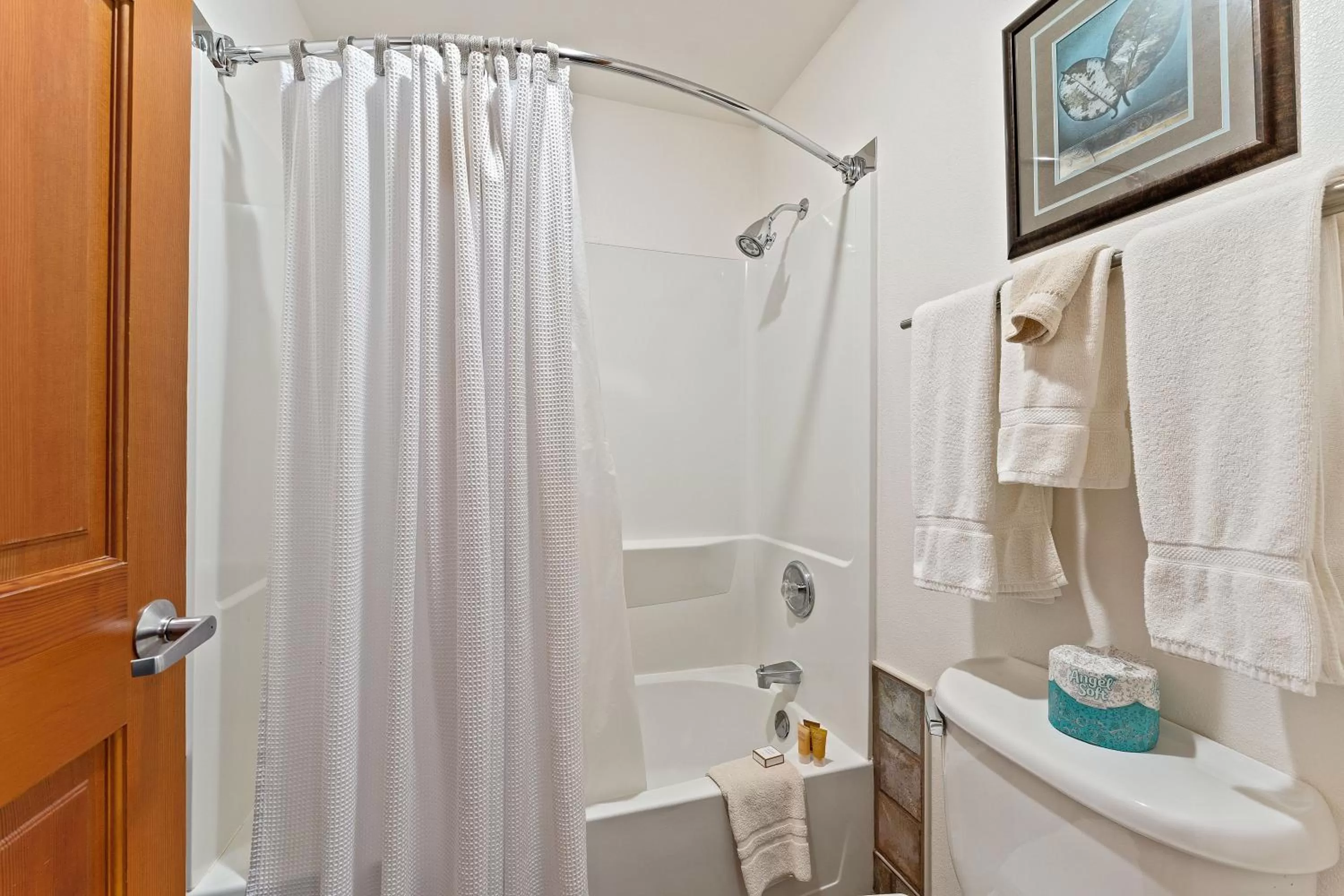 Shower in Desert Rose Resort & Cabins