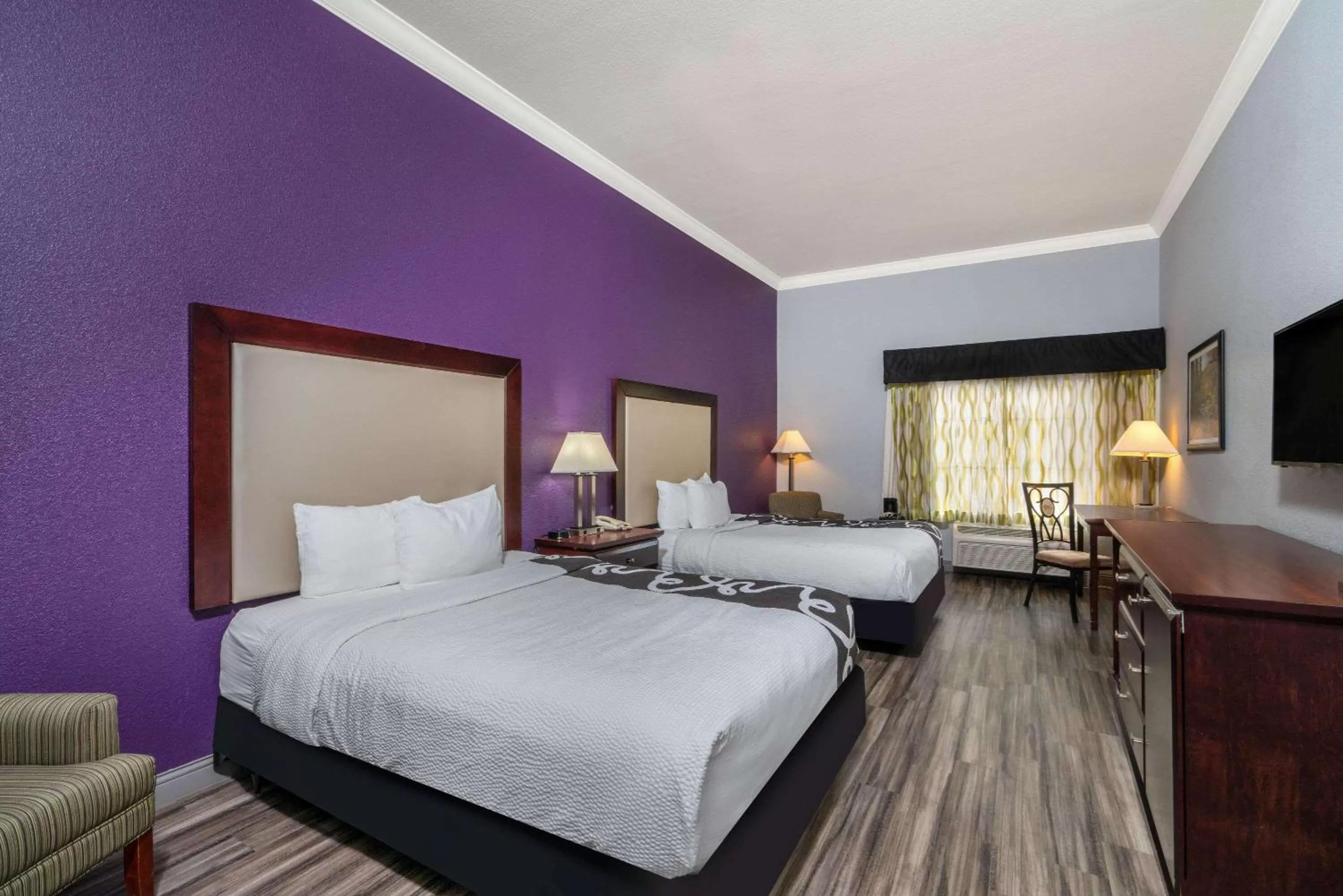 Photo of the whole room, Bed in La Quinta Inn & Suites by Wyndham Loveland Estes Park