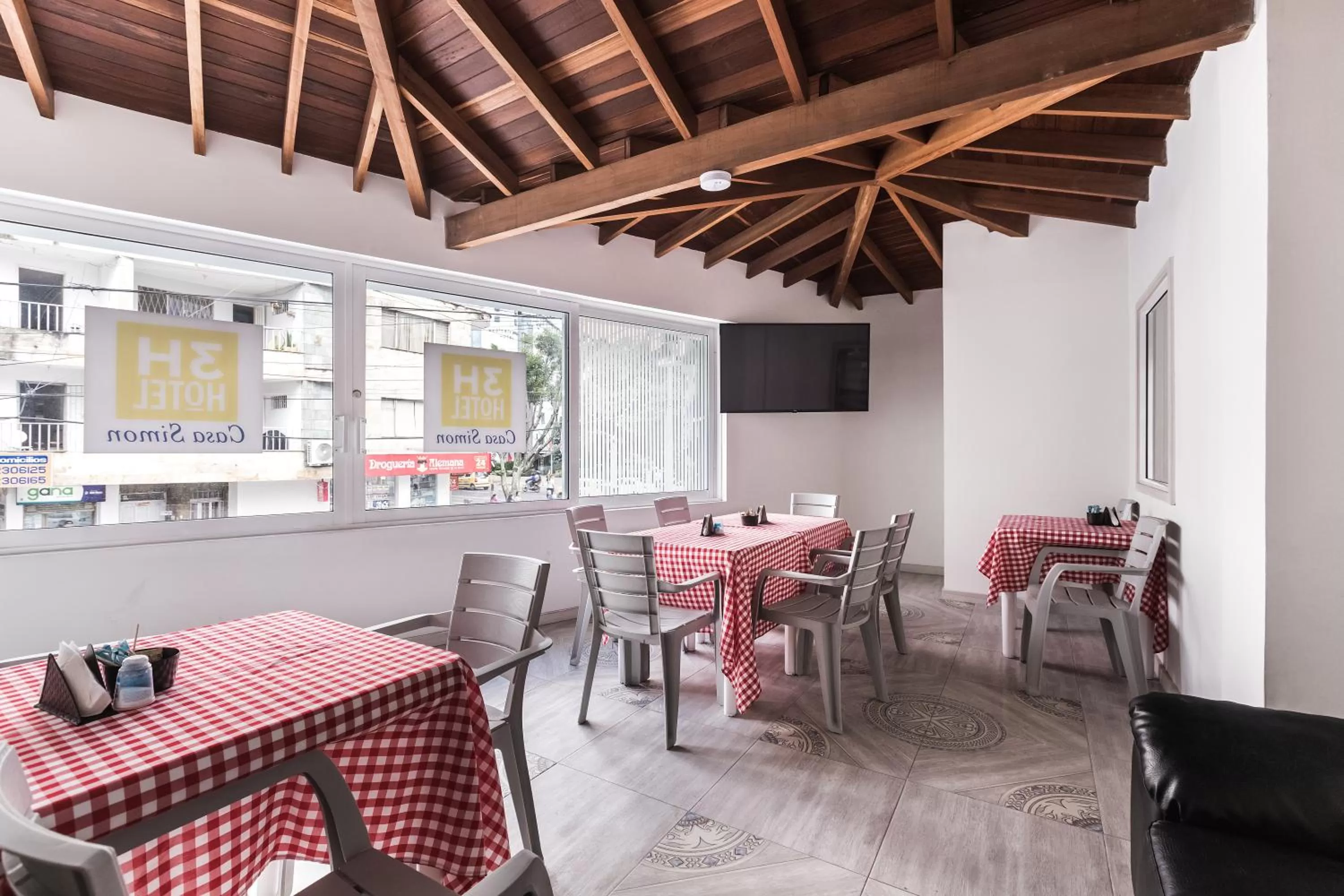 Dining area, Restaurant/Places to Eat in 3H HOTEL Av 70