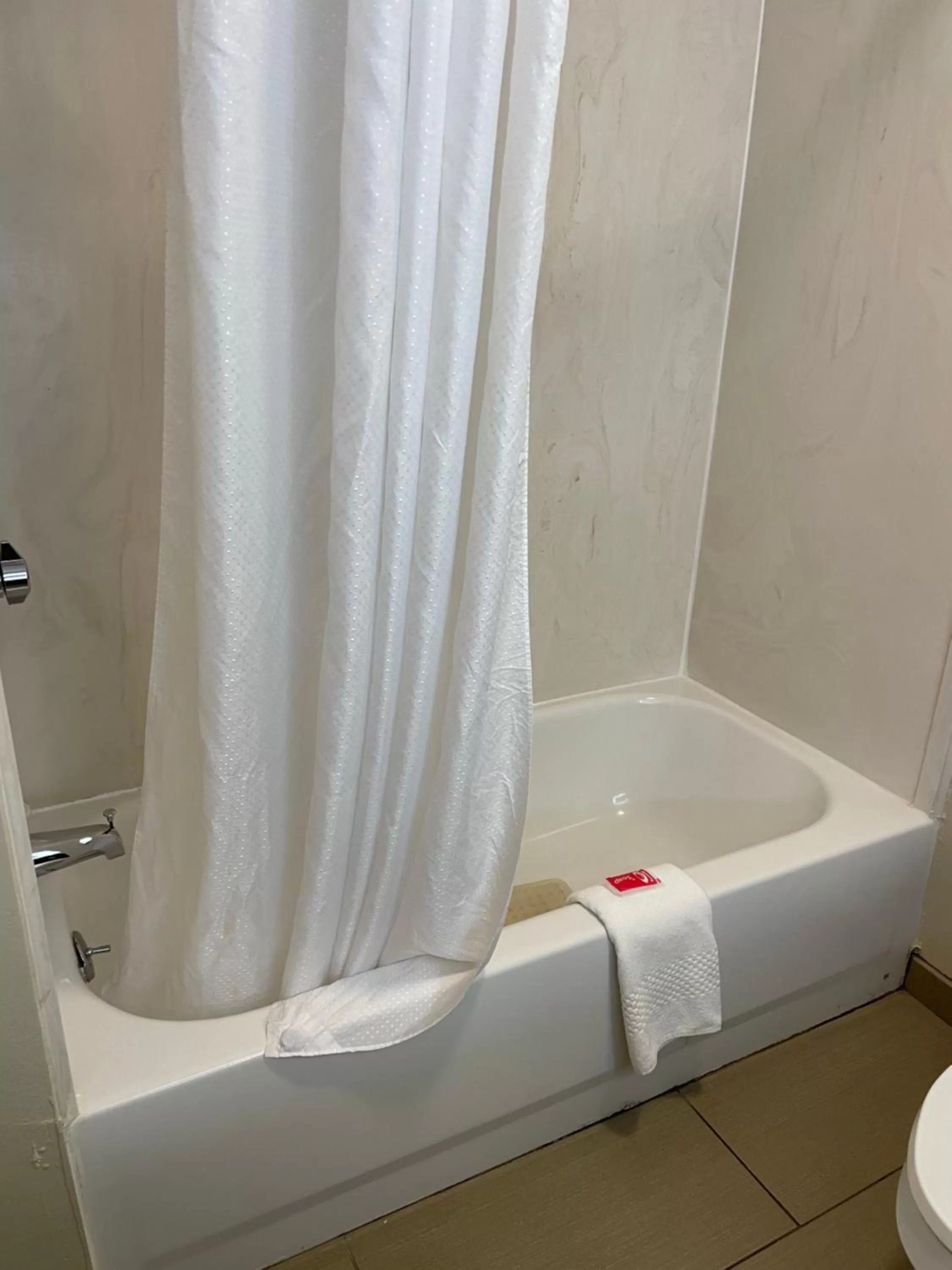 Bathroom in Econo Lodge Newport Smoky Mountains Gateway