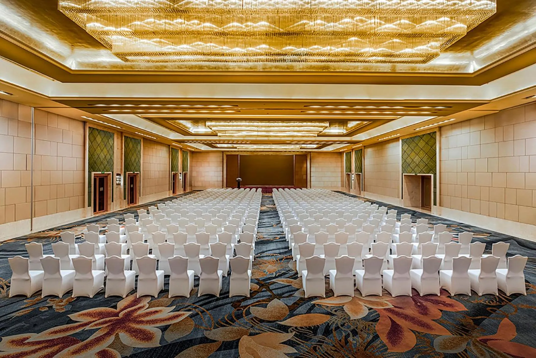 Banquet/Function facilities in Crowne Plaza Shenzhen Longgang City Centre by IHG