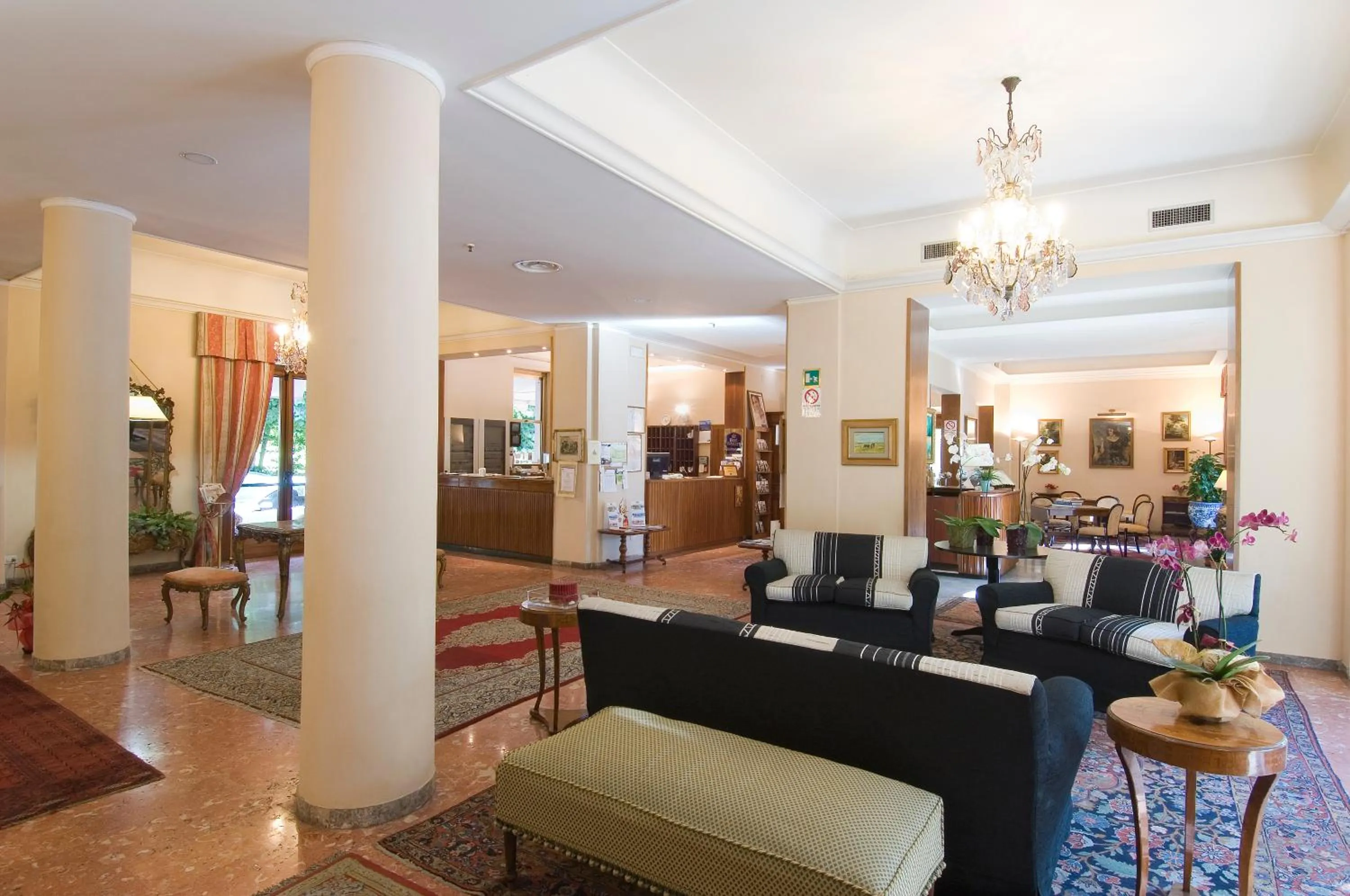 Communal lounge/ TV room in HG Hotel Cappelli