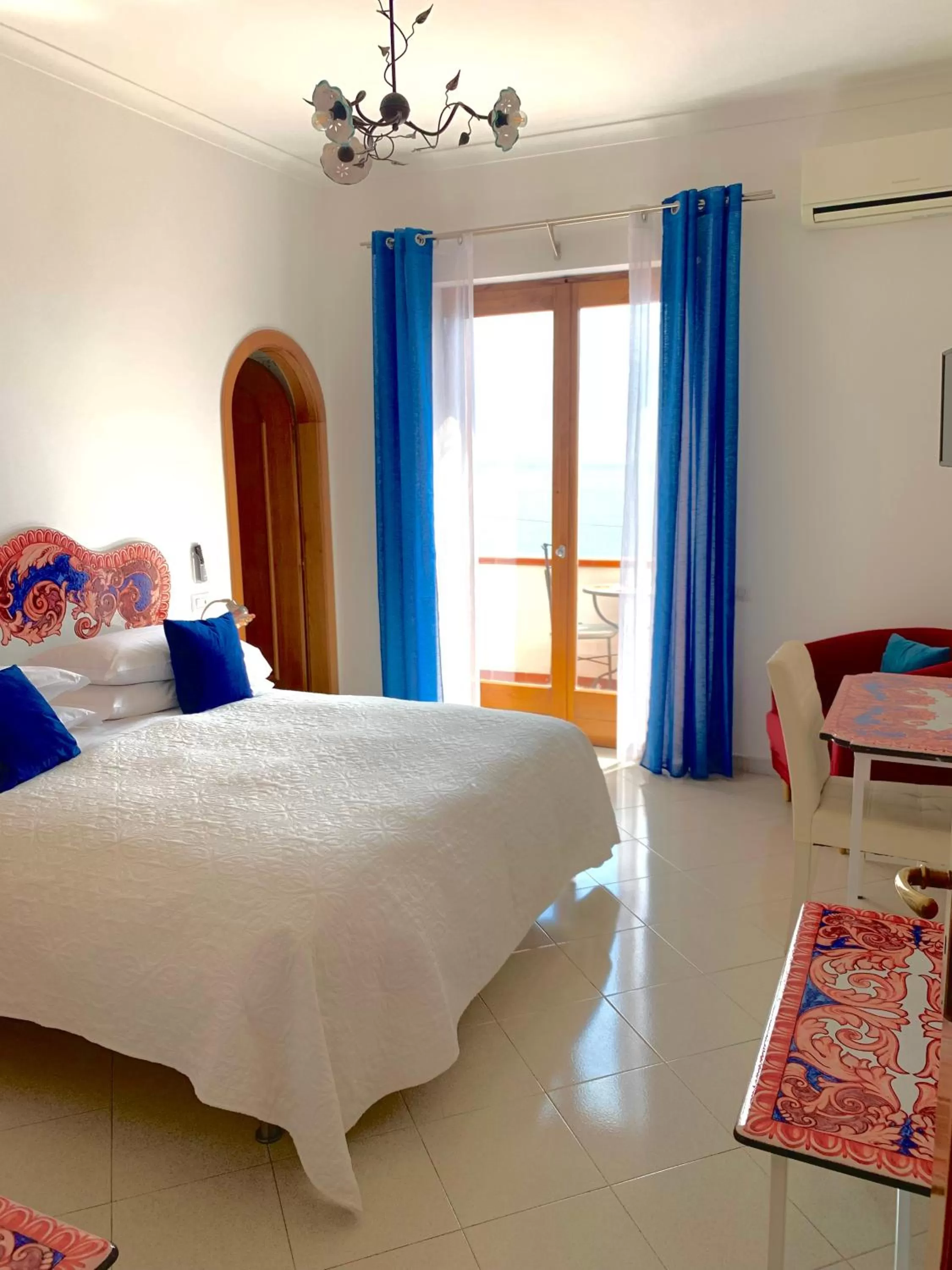 Bedroom, Bed in Il Giardino Dei Limoni