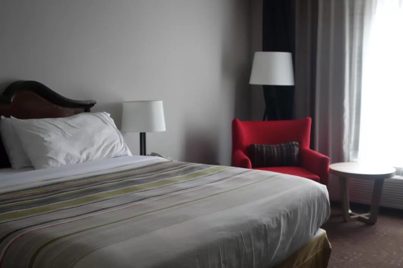 King Room - Non-Smoking in Country Inn & Suites by Radisson, Commerce, GA Near SK Battery Plant