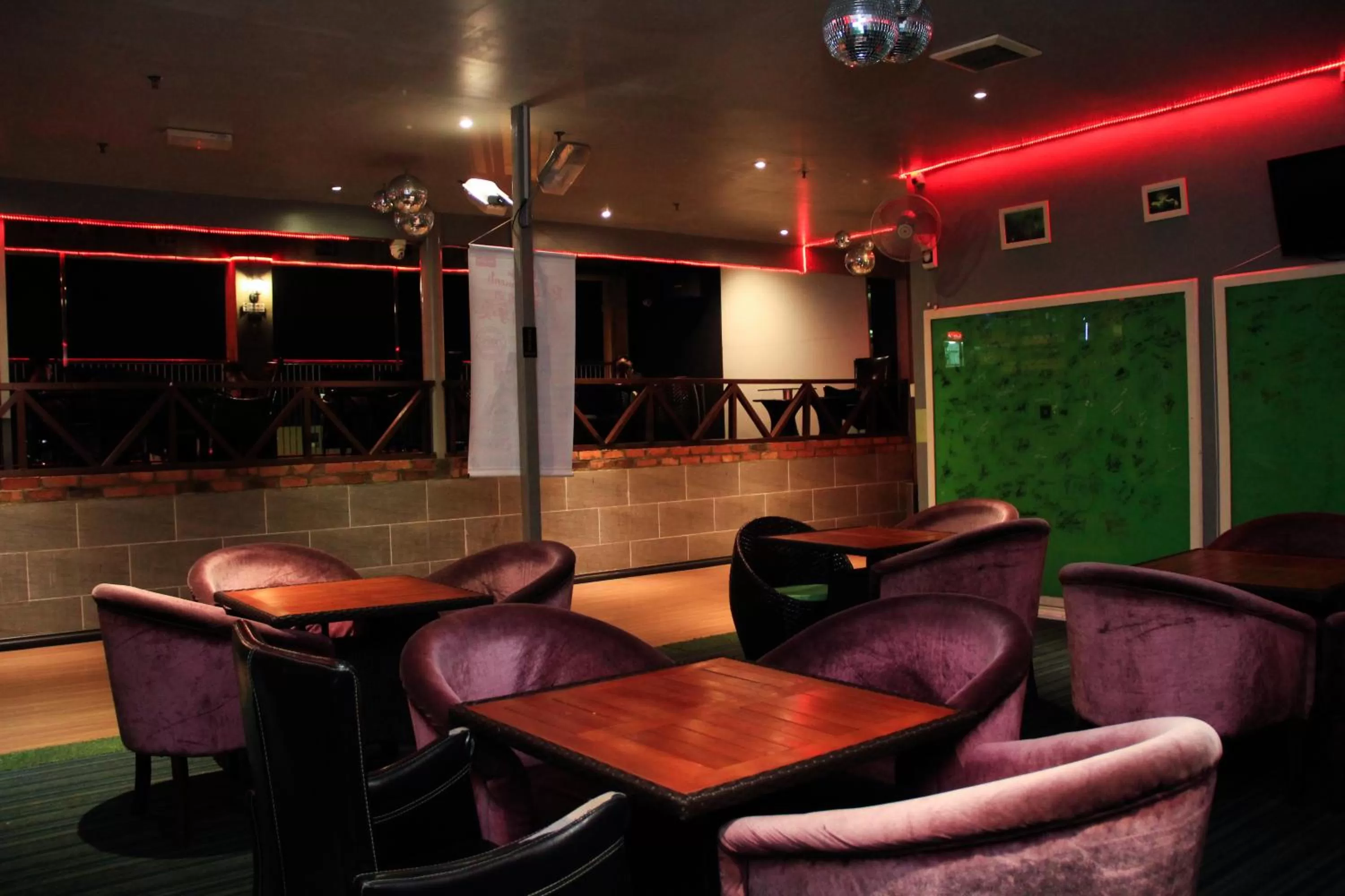 Restaurant/places to eat in Shervinton Executive Boutique Hotel