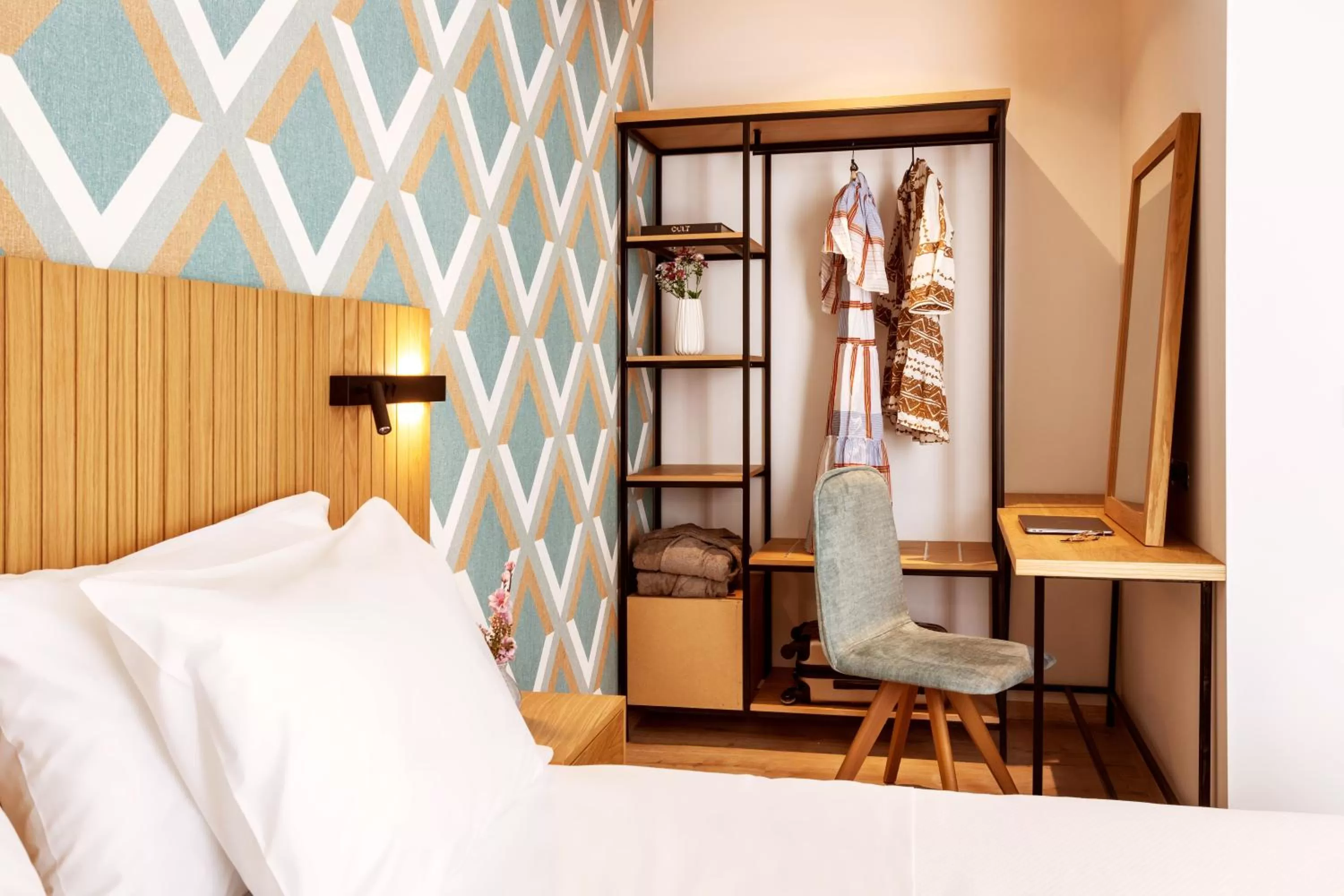 Bed in DAYS City Suites Athens