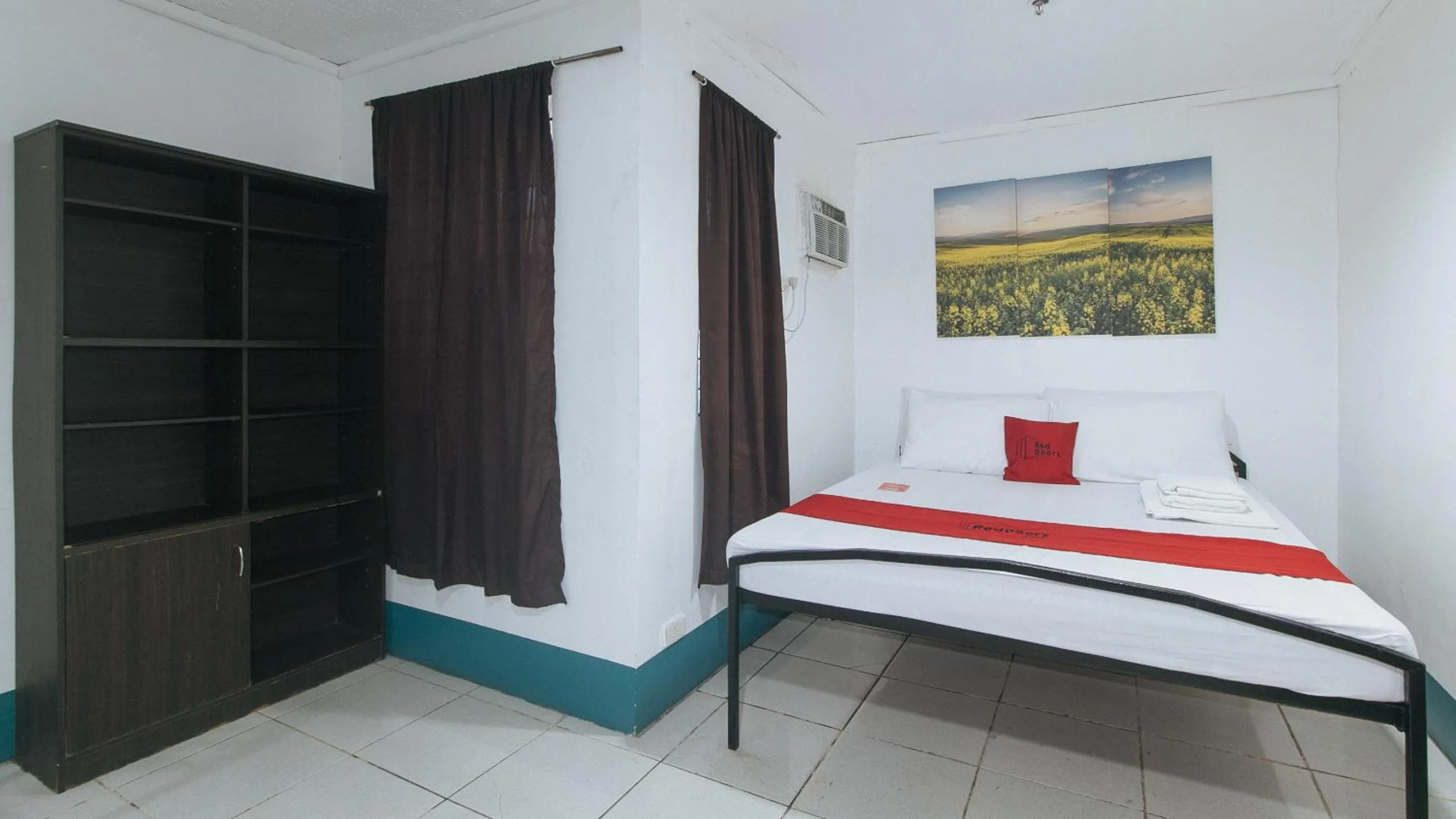 Bed in RedDoorz at Crowne One Condo