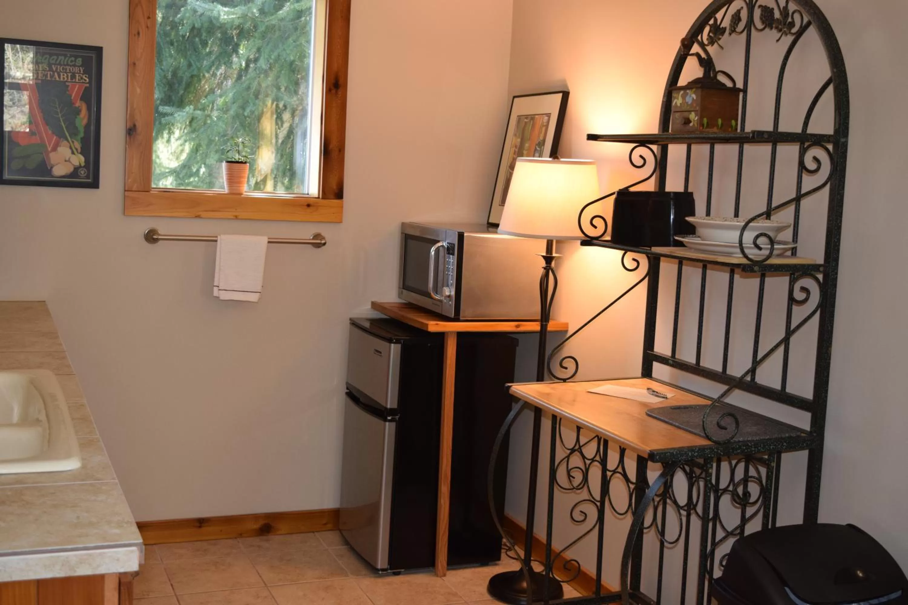 Kitchen or kitchenette, Kitchen/Kitchenette in The Bluff on Whidbey