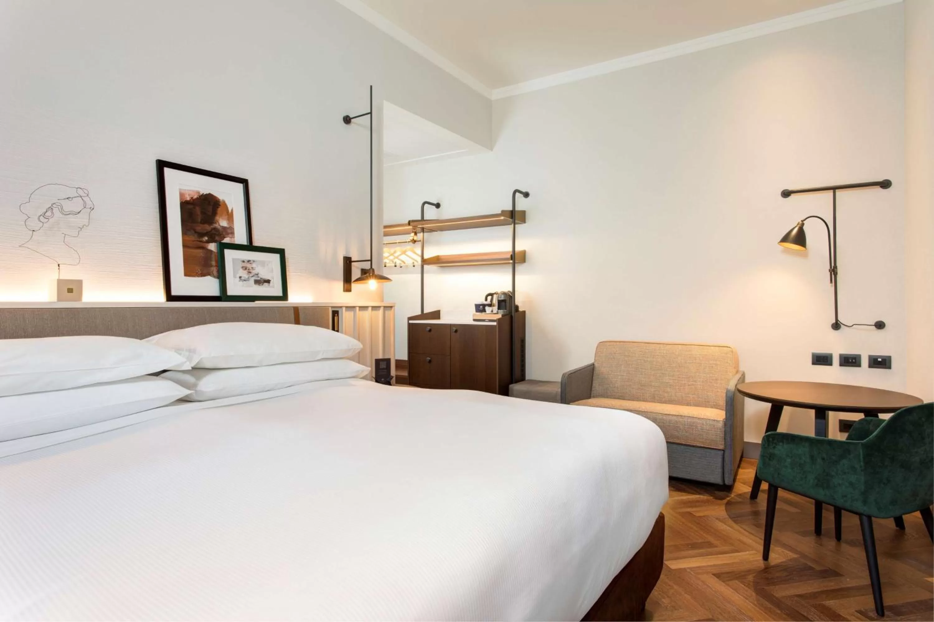 Bedroom, Bed in DoubleTree By Hilton Rome Monti