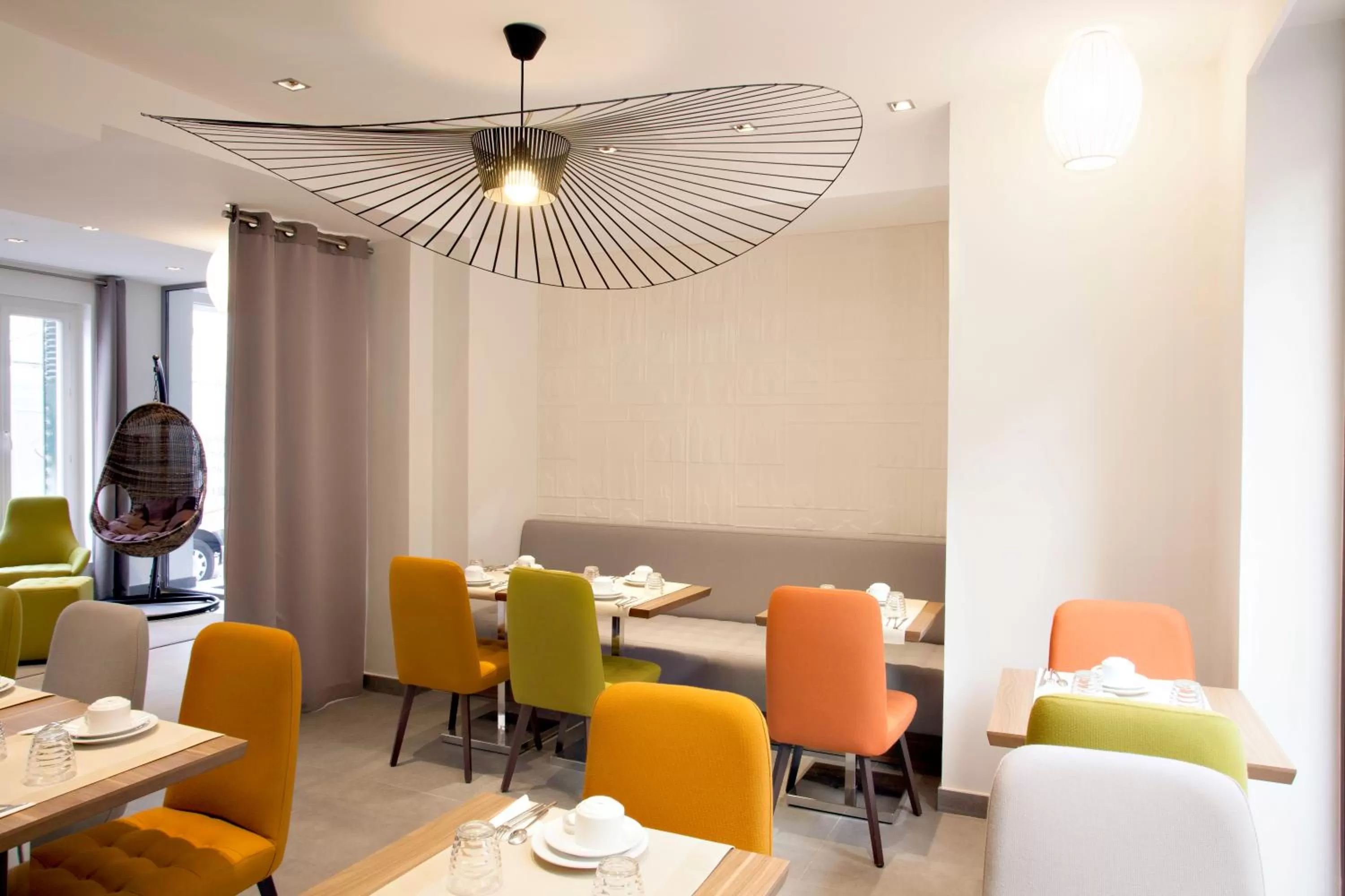 Restaurant/places to eat in Best Western Plus 61 Paris Nation Hotel