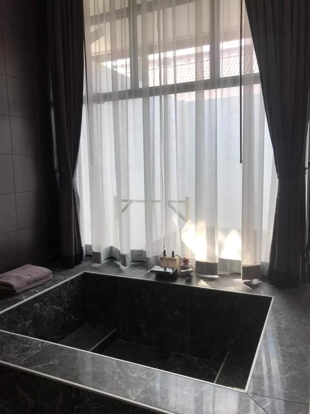 Bath in Arun Dara Villa