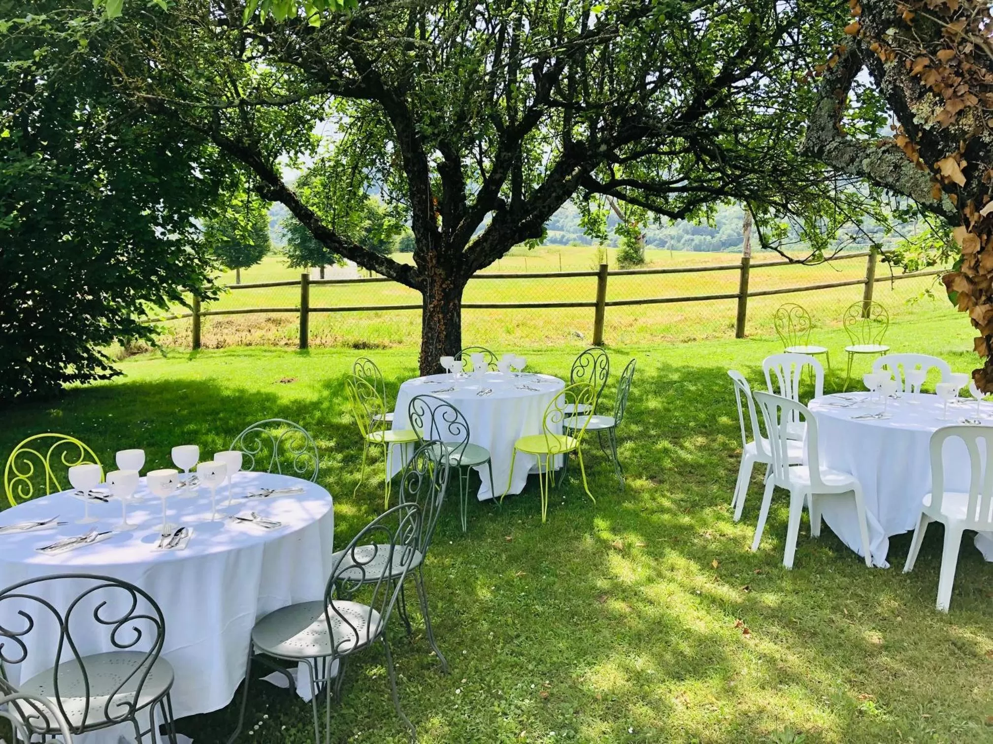 Restaurant/places to eat in Domaine de Suzel