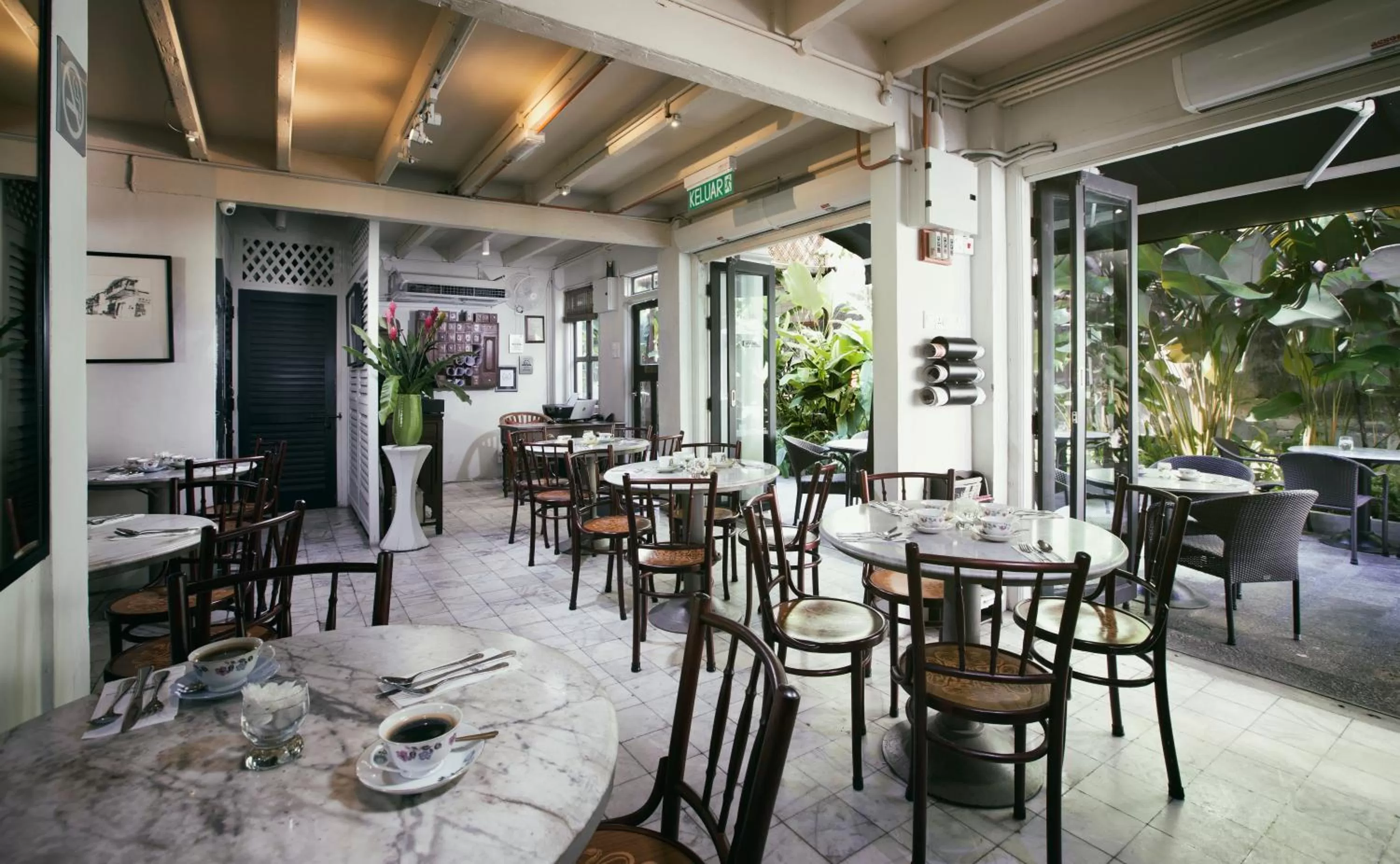 Restaurant/places to eat in Muntri Mews