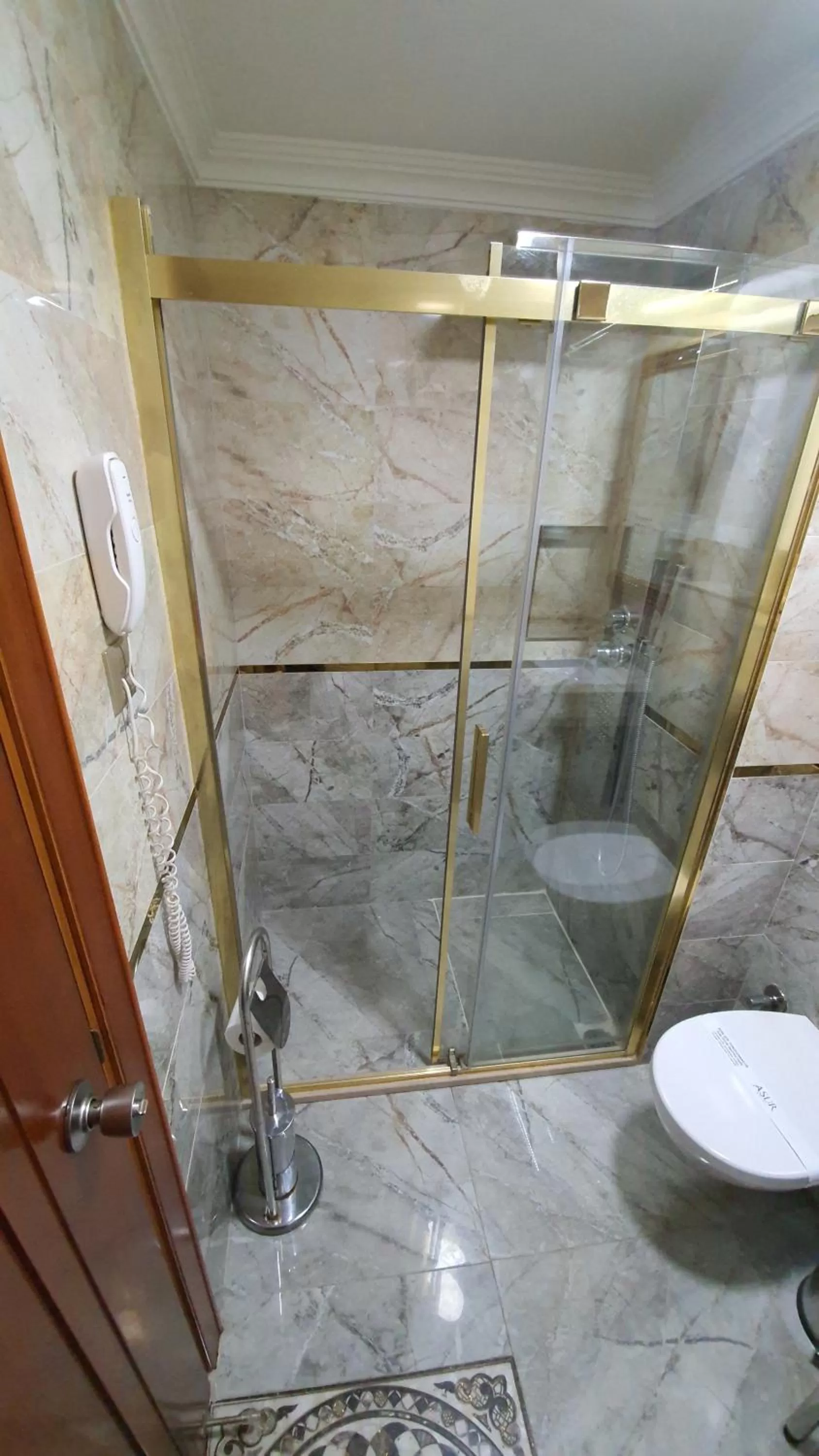 Shower in Asur Hotel