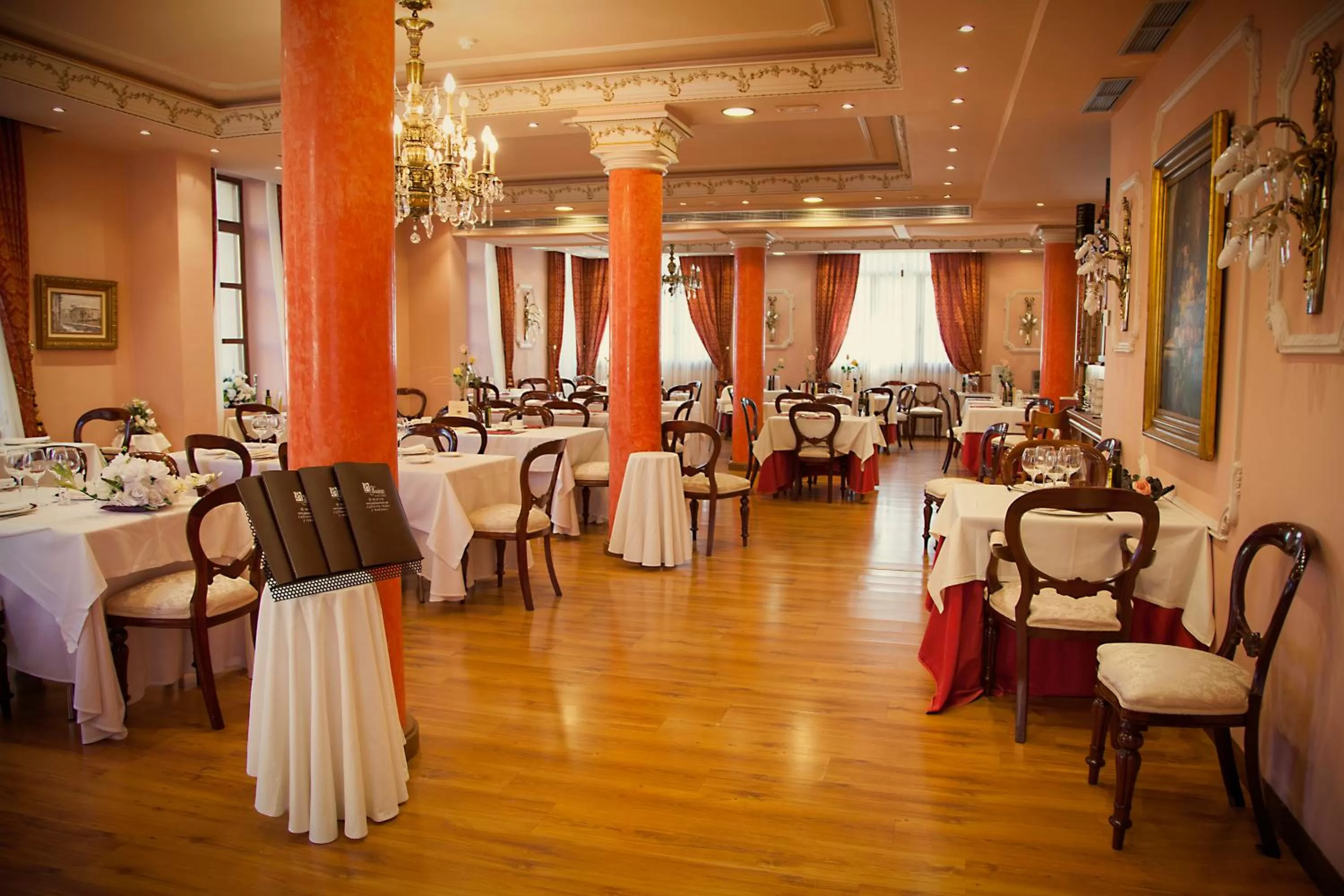 Restaurant/places to eat in Palacio Azcárate Hotel