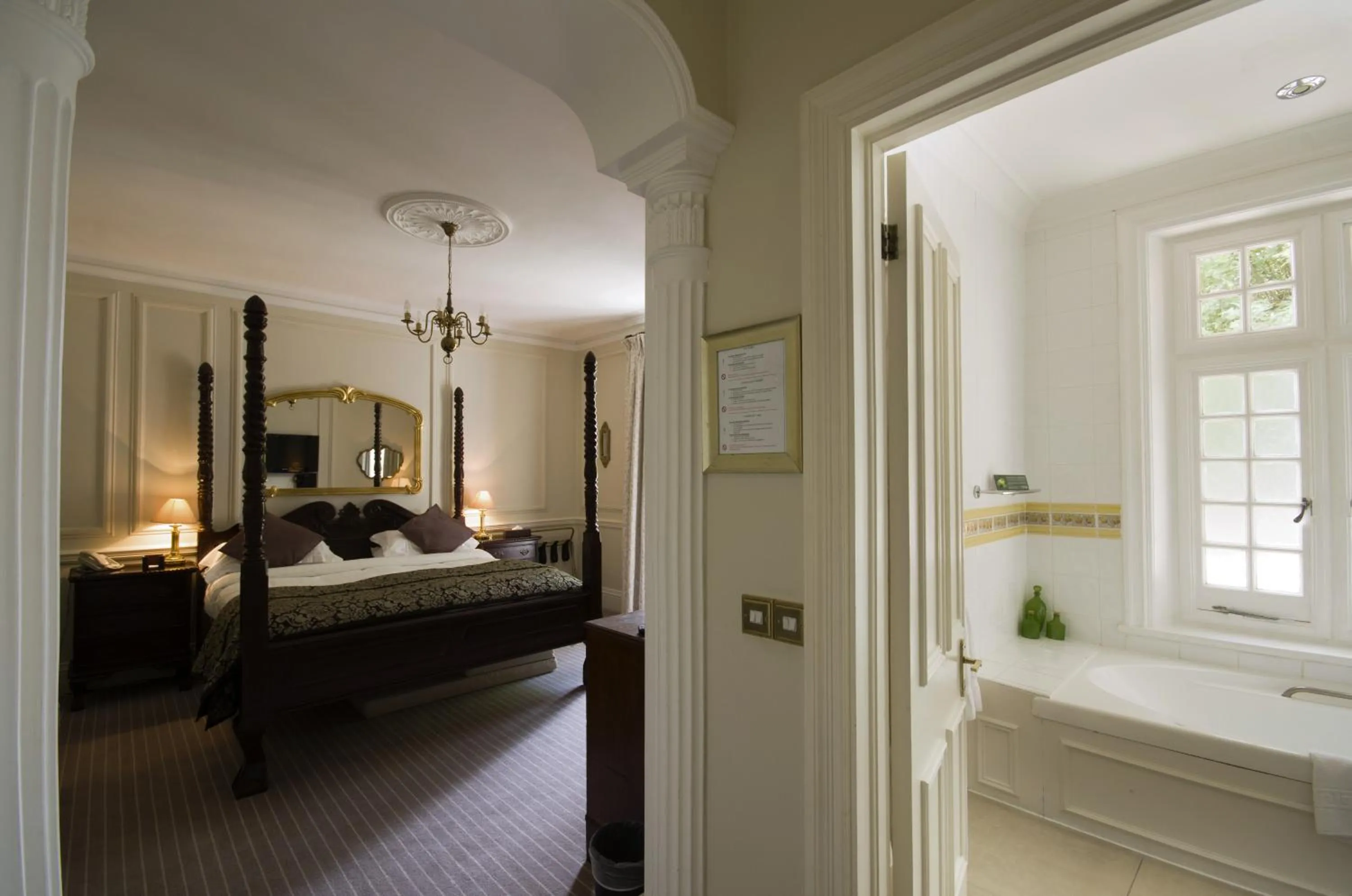 Bedroom, Bed in Chateau La Chaire