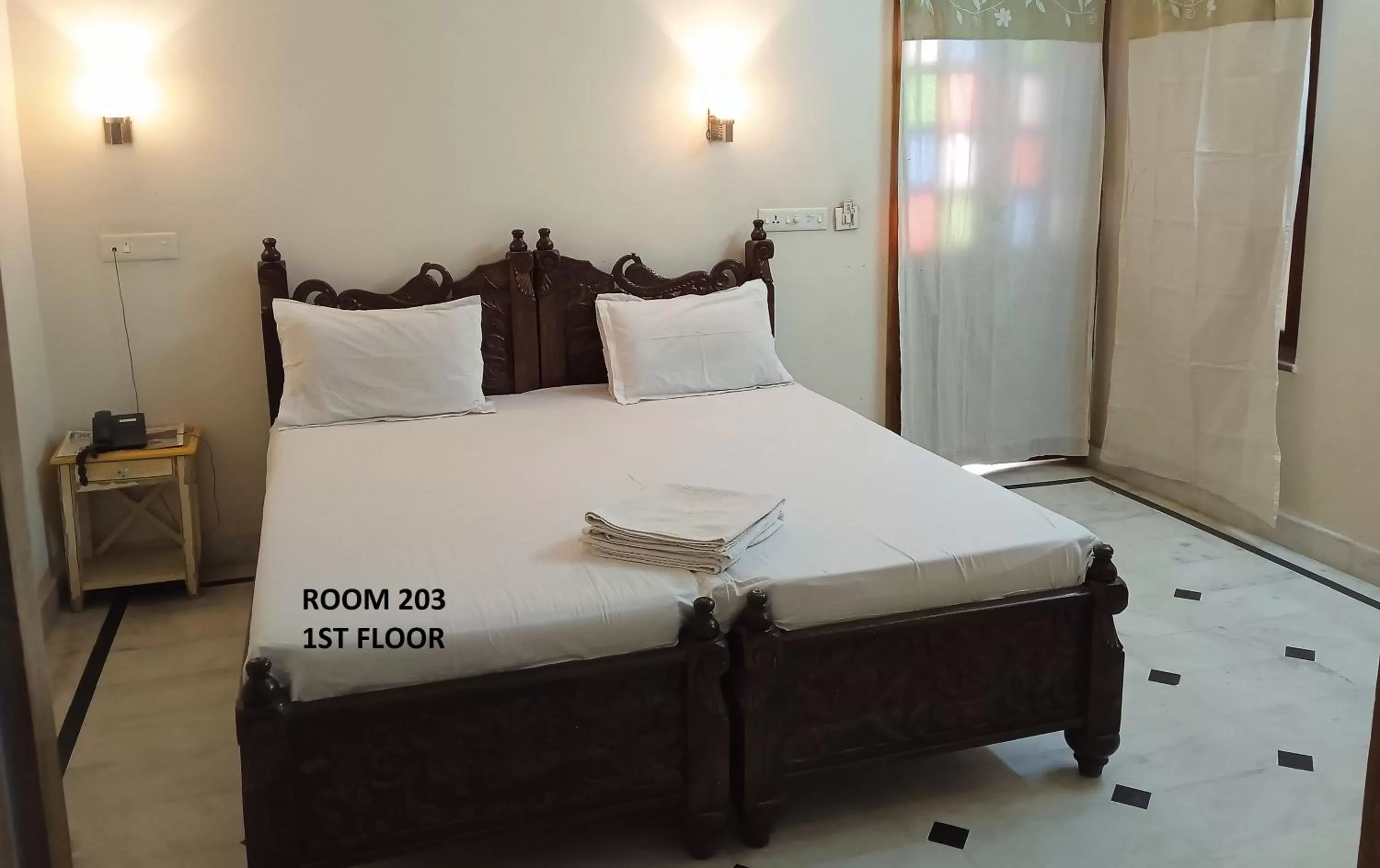 Photo of the whole room, Bed in Rigmor haveli