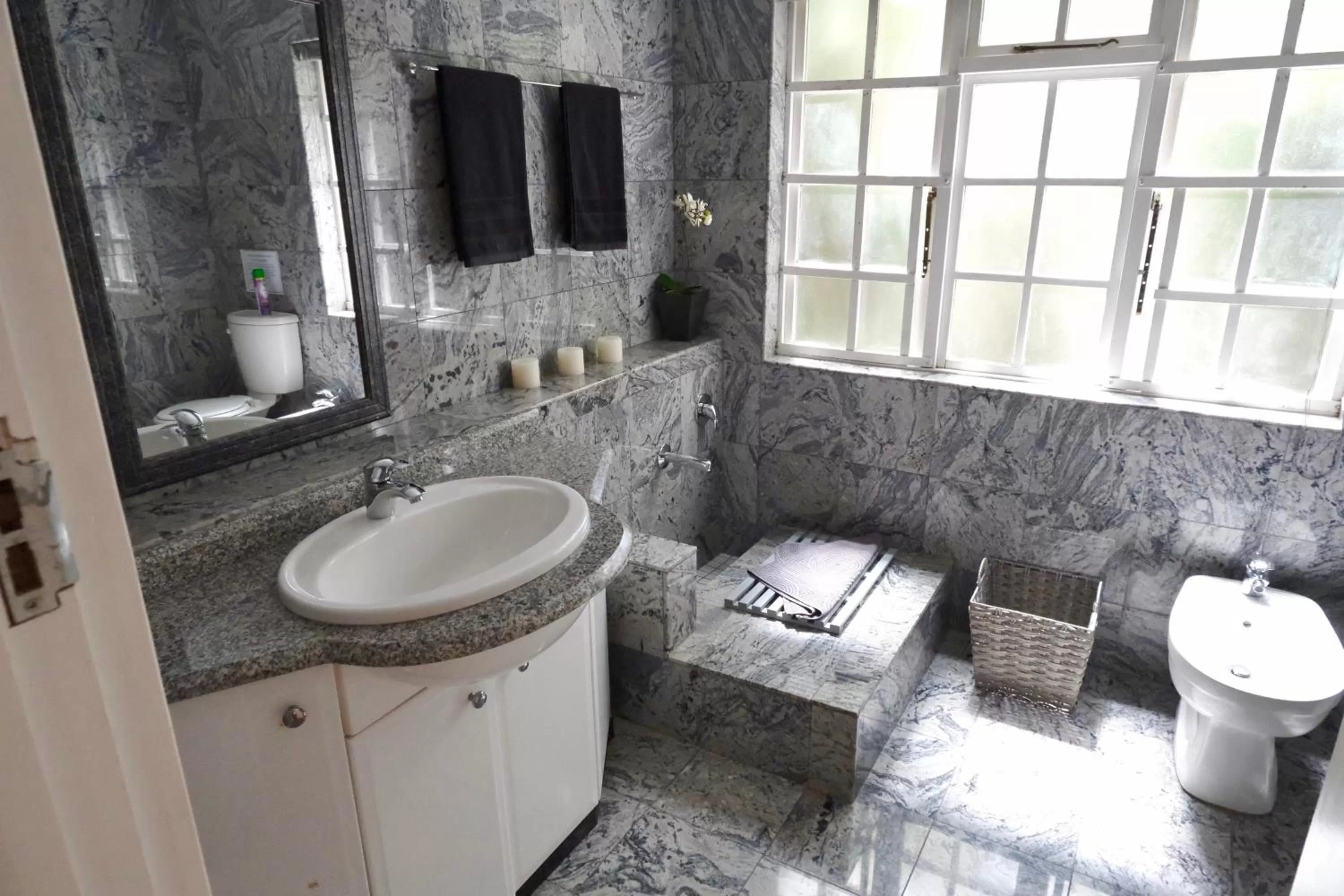 Bathroom in The Whitehouse Bed and Breakfast