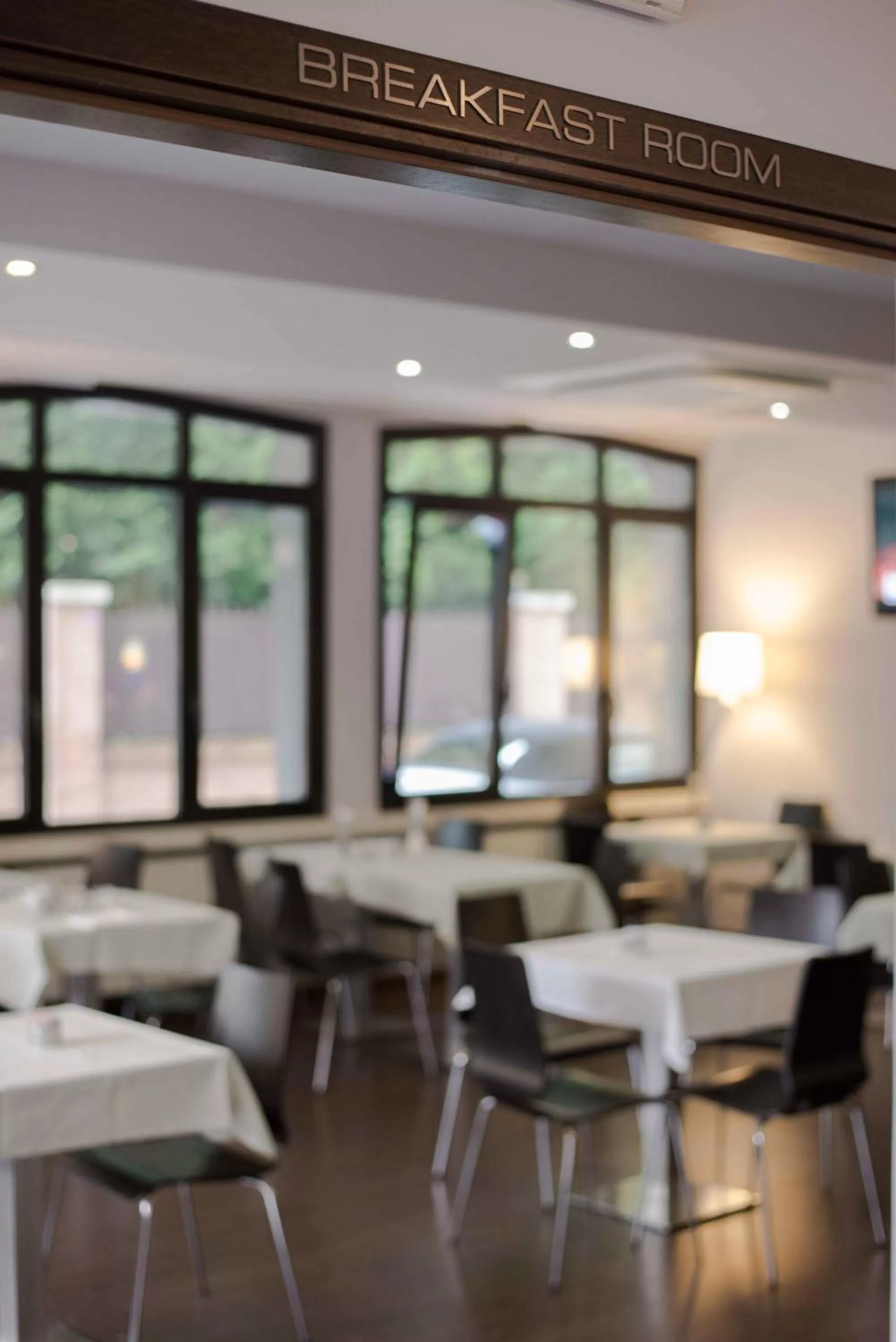 Restaurant/places to eat in M14 Hotel & Spa