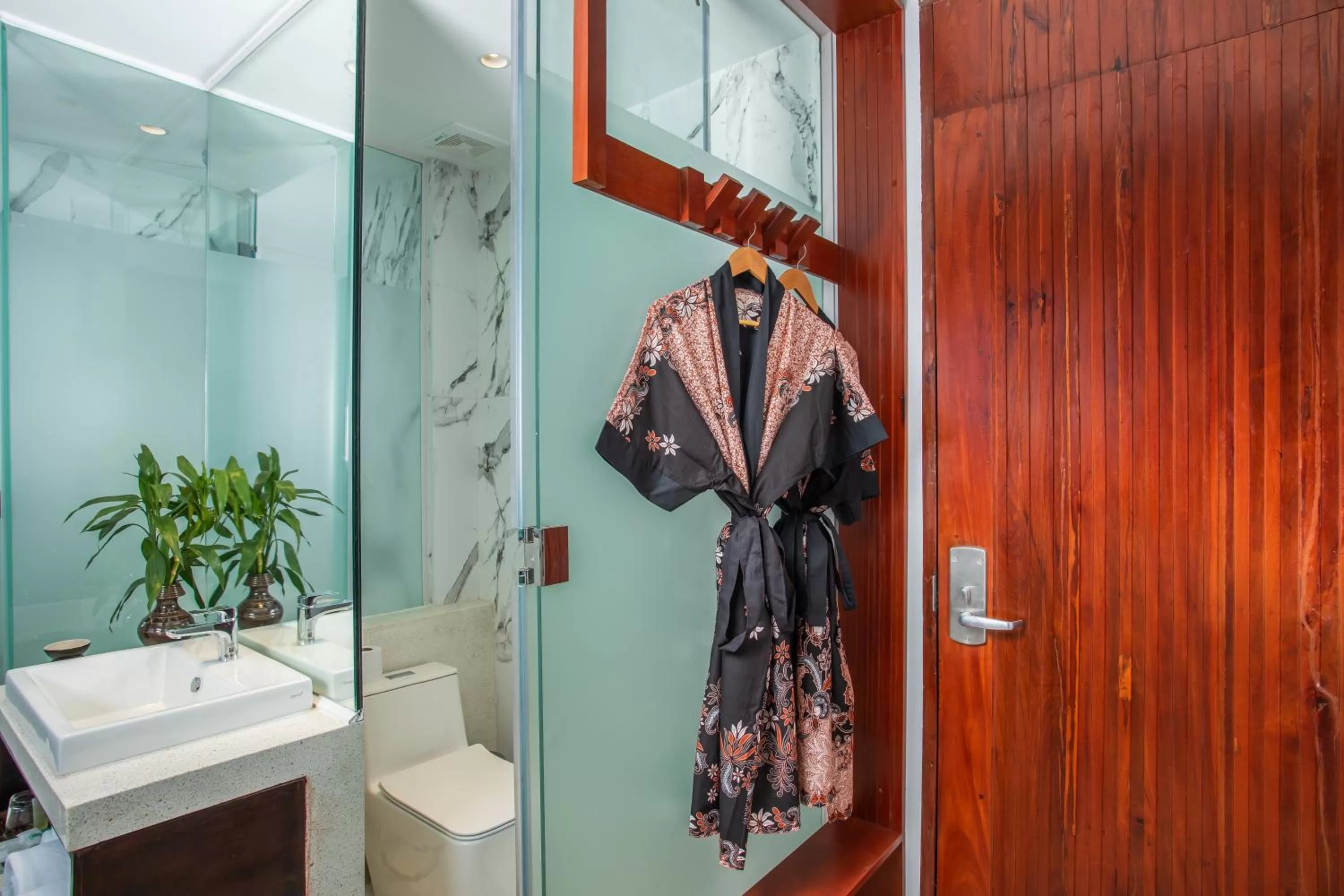 Shower in UTEY Hotel