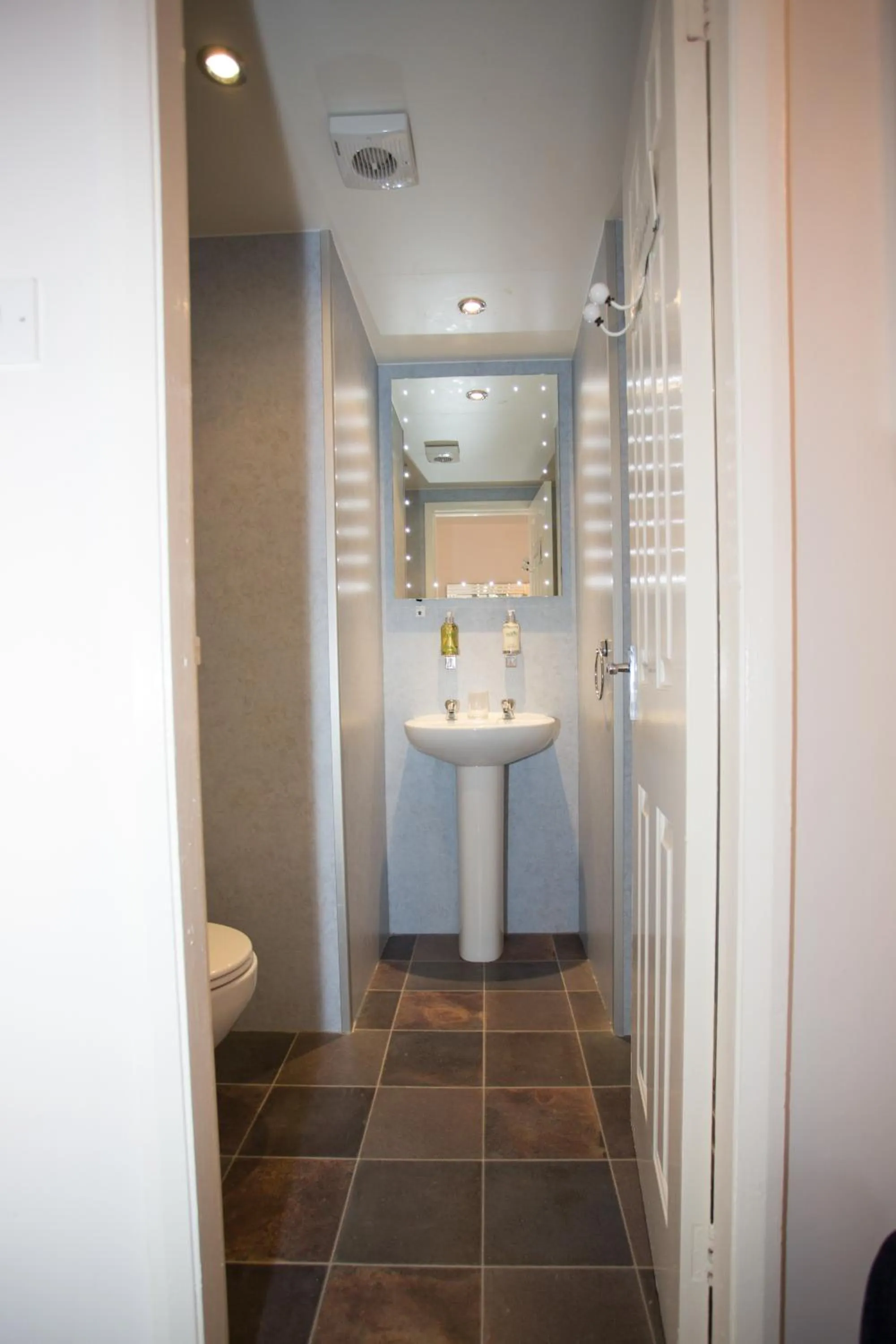 Bathroom in Holly Lodge Guest House with FREE off site health club