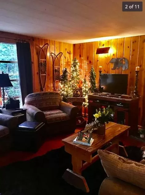Living room, Seating Area in Rainbows End Fishing Resort