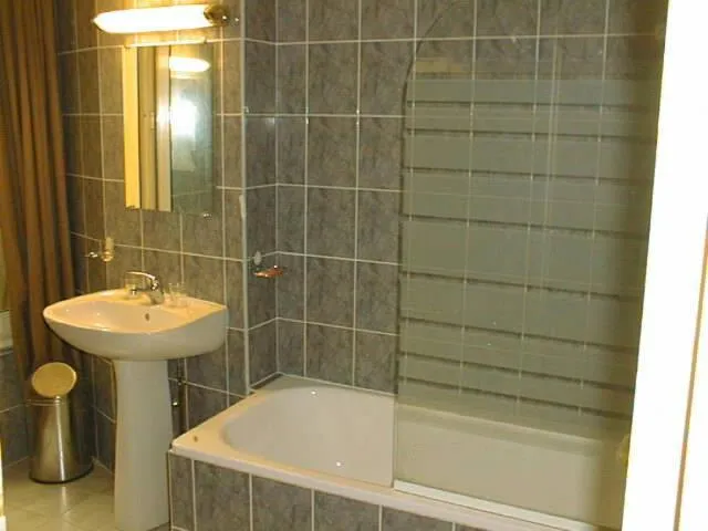 Bathroom in Hotel Ferney République